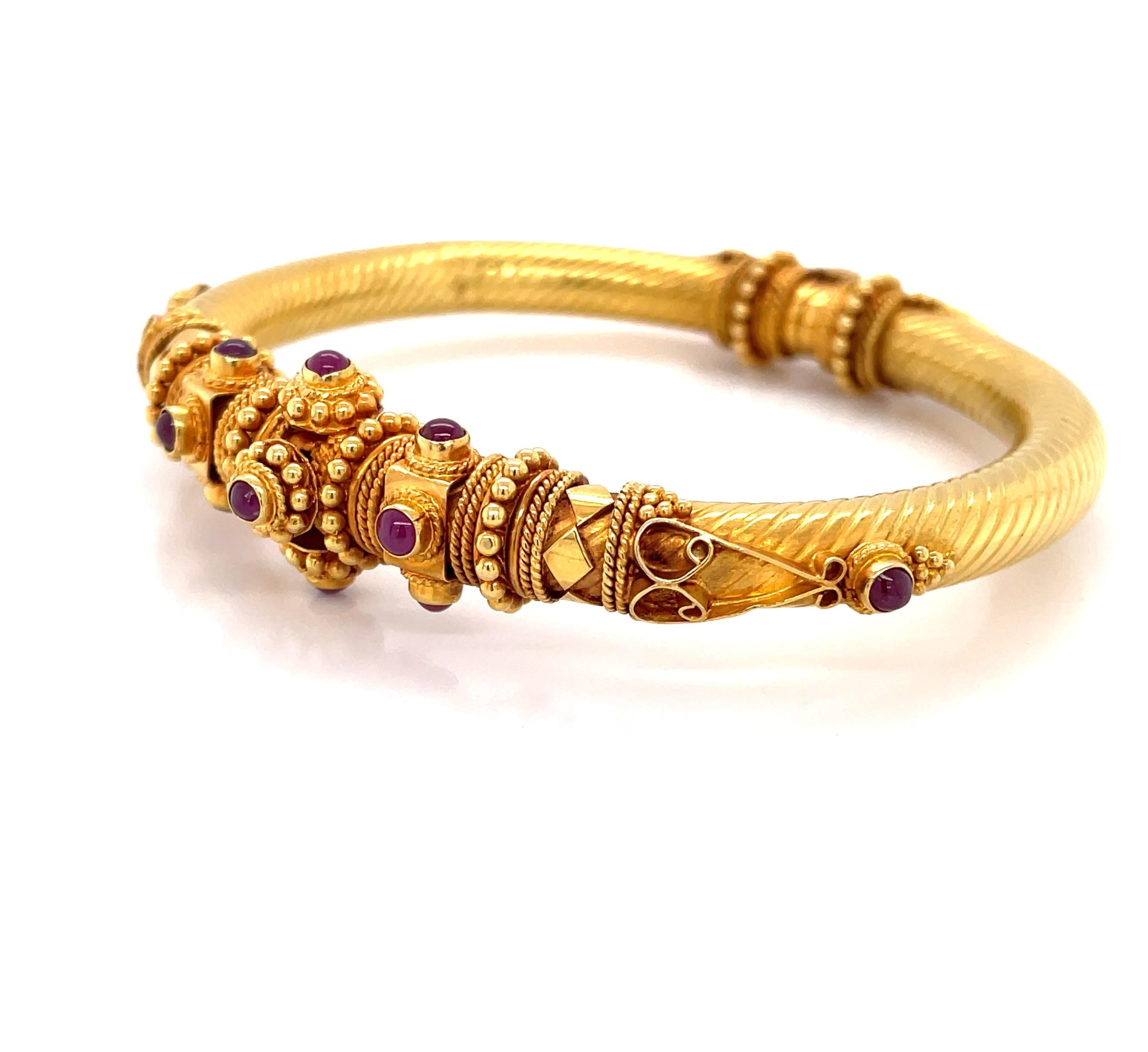 Ruby Cabochon 18 Karat Yellow Gold Bangle Bracelet For Sale 1