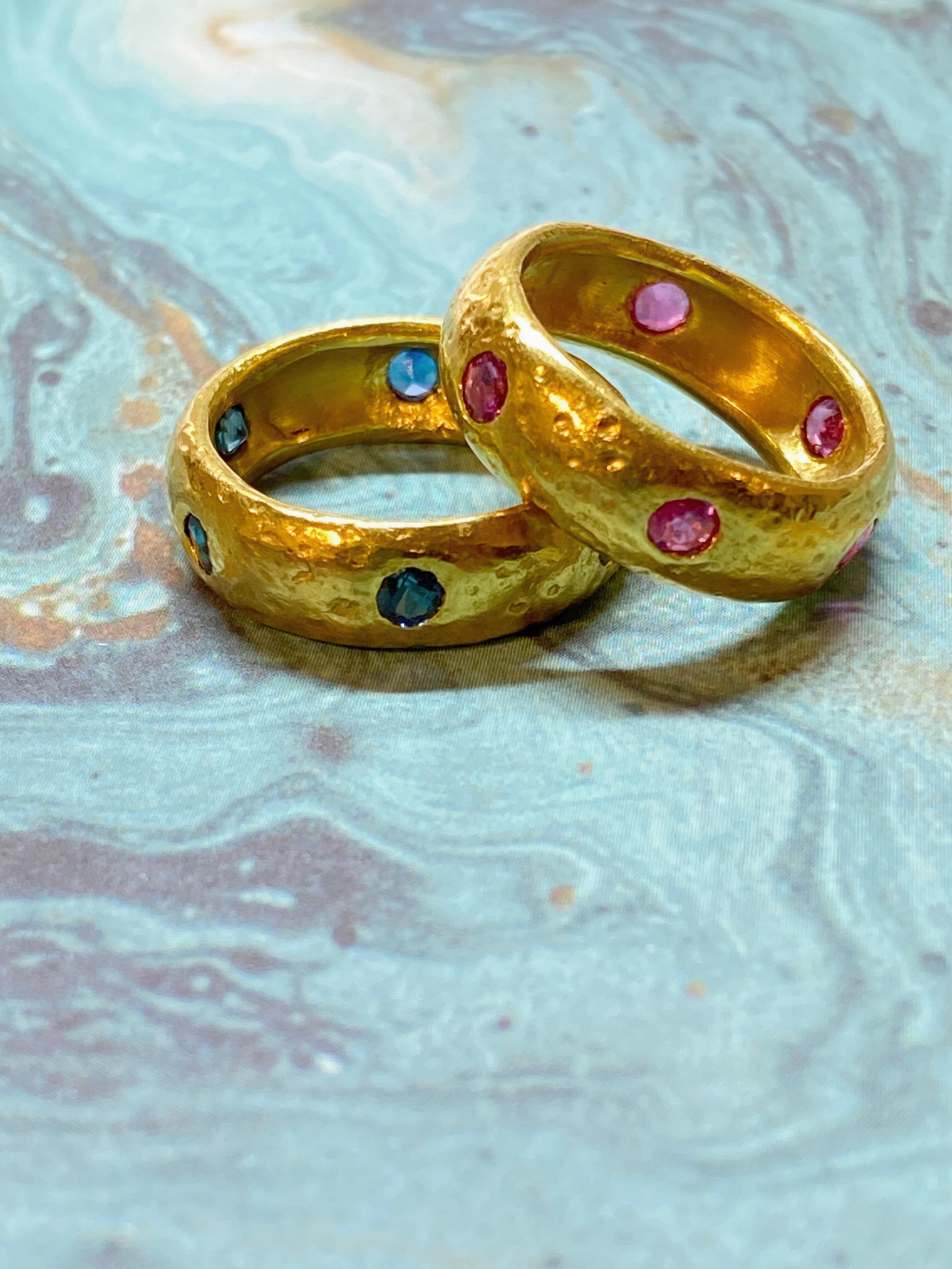 22 Karat Yellow Gold Sapphire and Ruby Hammer Band Rings - Size 6.75 In Good Condition For Sale In QLD , AU