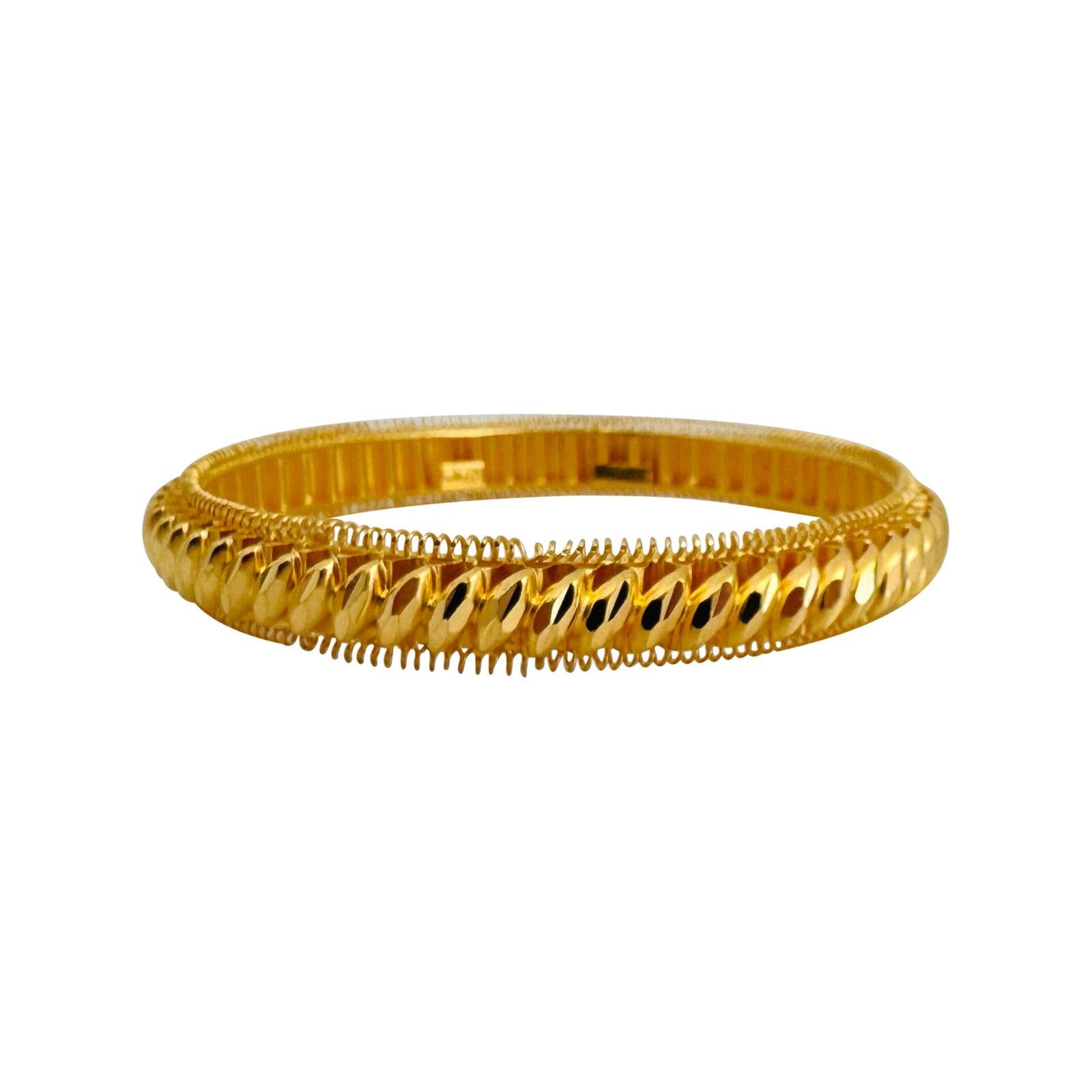 22 Karat Yellow Gold Solid Diamond Cut Fancy Bangle Bracelet  In Good Condition In Guilford, CT
