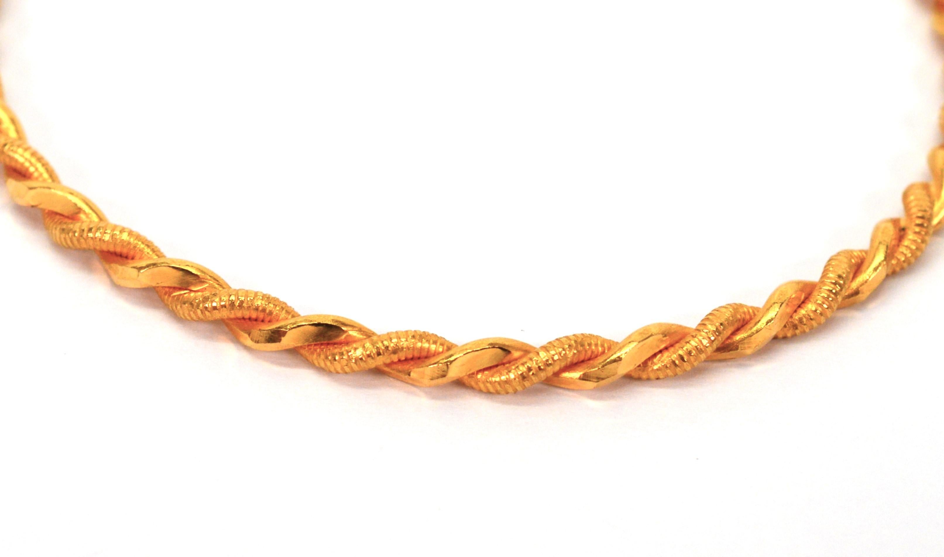 Bracelet en or jaune 22 carats avec câble torsadé Excellent état - En vente à Mount Kisco, NY