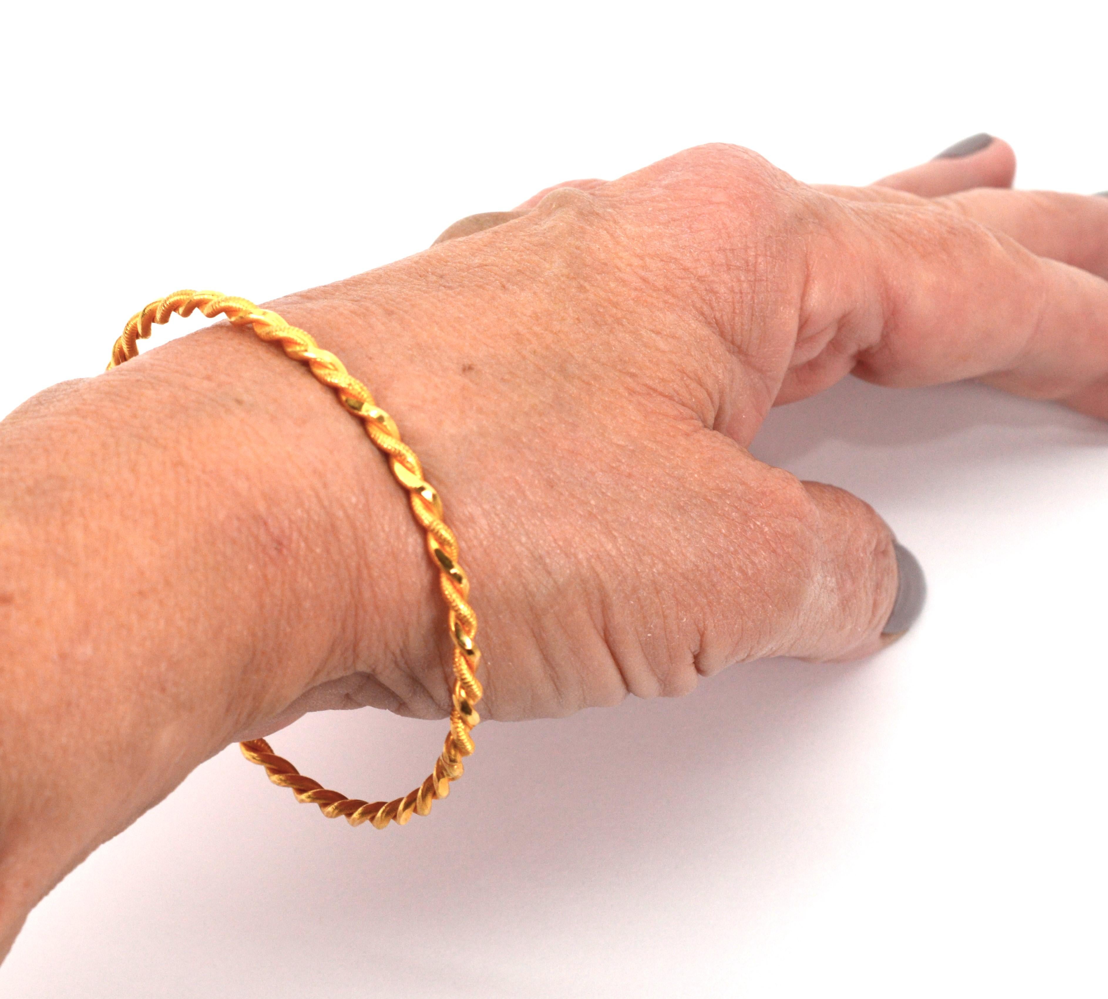 Bracelet en or jaune 22 carats avec câble torsadé Unisexe en vente