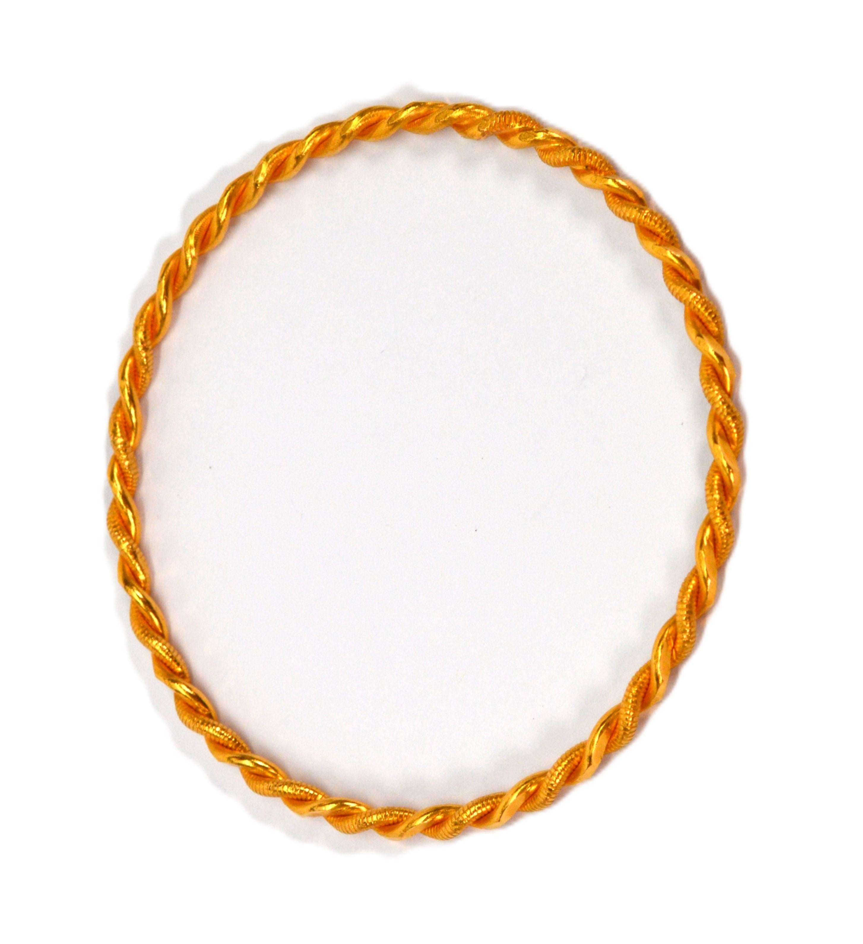 Bracelet en or jaune 22 carats avec câble torsadé en vente 1