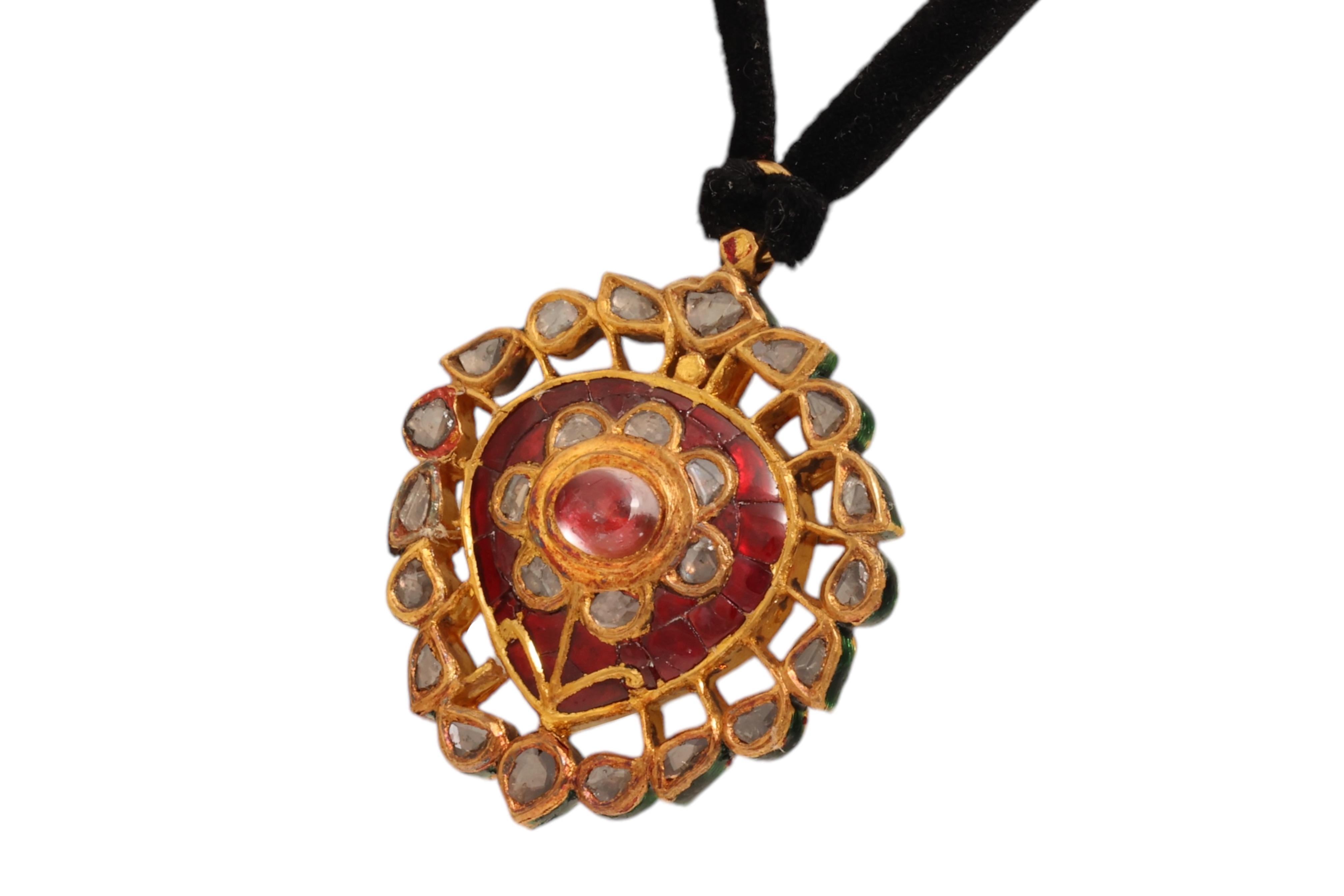 UNIQUE HANDMADE JEWEL IN 22 KT GOLD WITH PRECIOUS STONES

MATERIAL: 22 kt yellow gold

SIZE: 39.35 mm x 55.60 mm

WEIGHT: 27.6 grams / 0.975 oz / 17.7 dwt