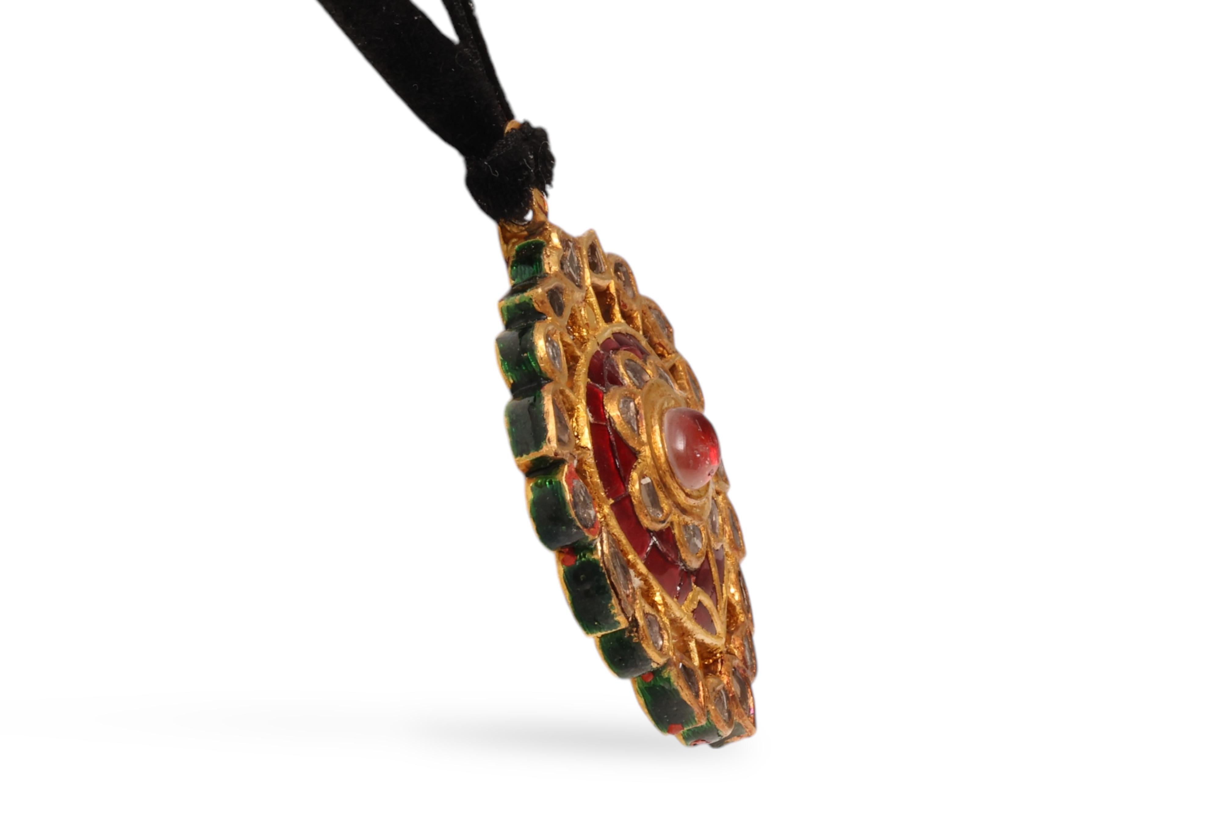 22 Kt Pendant / Hanger with Rose Cut Diamonds & Precious Stones In Excellent Condition For Sale In Antwerp, BE
