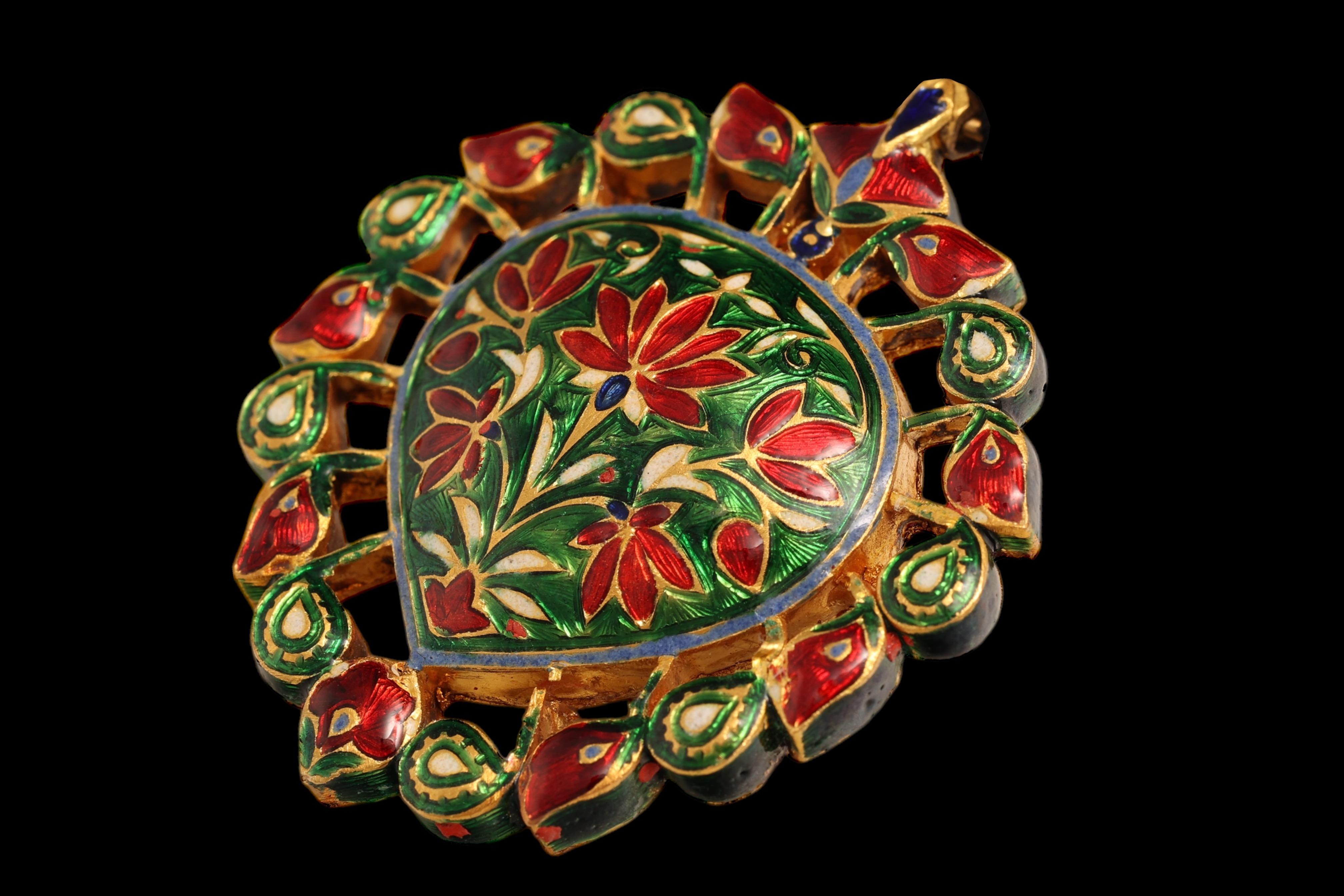 22 Kt Pendant / Hanger with Rose Cut Diamonds & Precious Stones For Sale 1