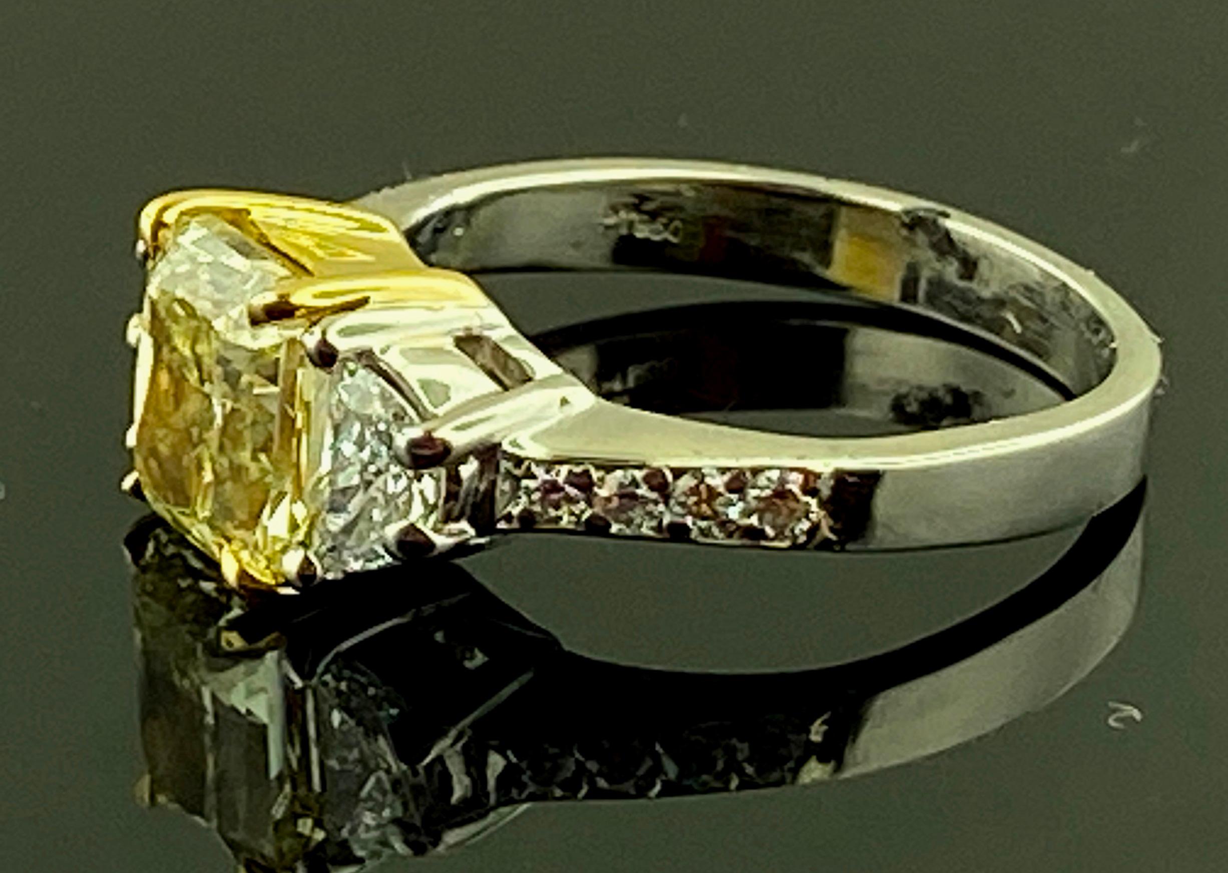 22 KT Yellow Gold & Platinum 1.82 Ct Fancy Yellow Radiant Cut Diamond Ring In Excellent Condition For Sale In Palm Desert, CA