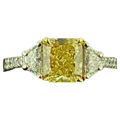 22 KT Bague en or jaune et platine avec diamant jaune fantaisie taille radiant 1,82 carat