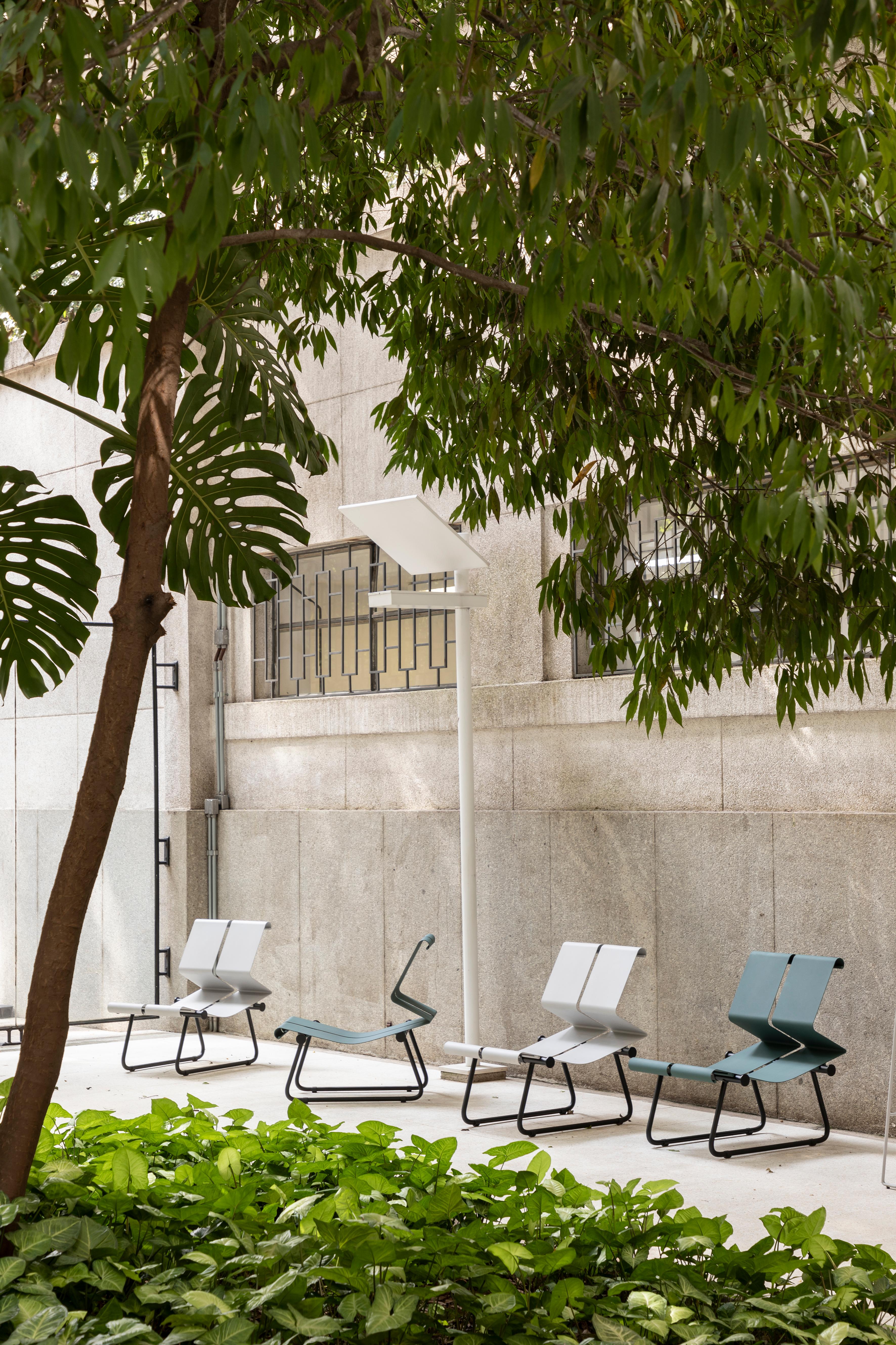 La division publique d'Ovo intègre fièrement la ligne 22, conçue par Paulo Mendes da Rochas - l'une des figures les plus influentes de l'architecture brésilienne et lauréat du prix Pritzker en 2006 - avec les architectes Marta Moreira et Milton