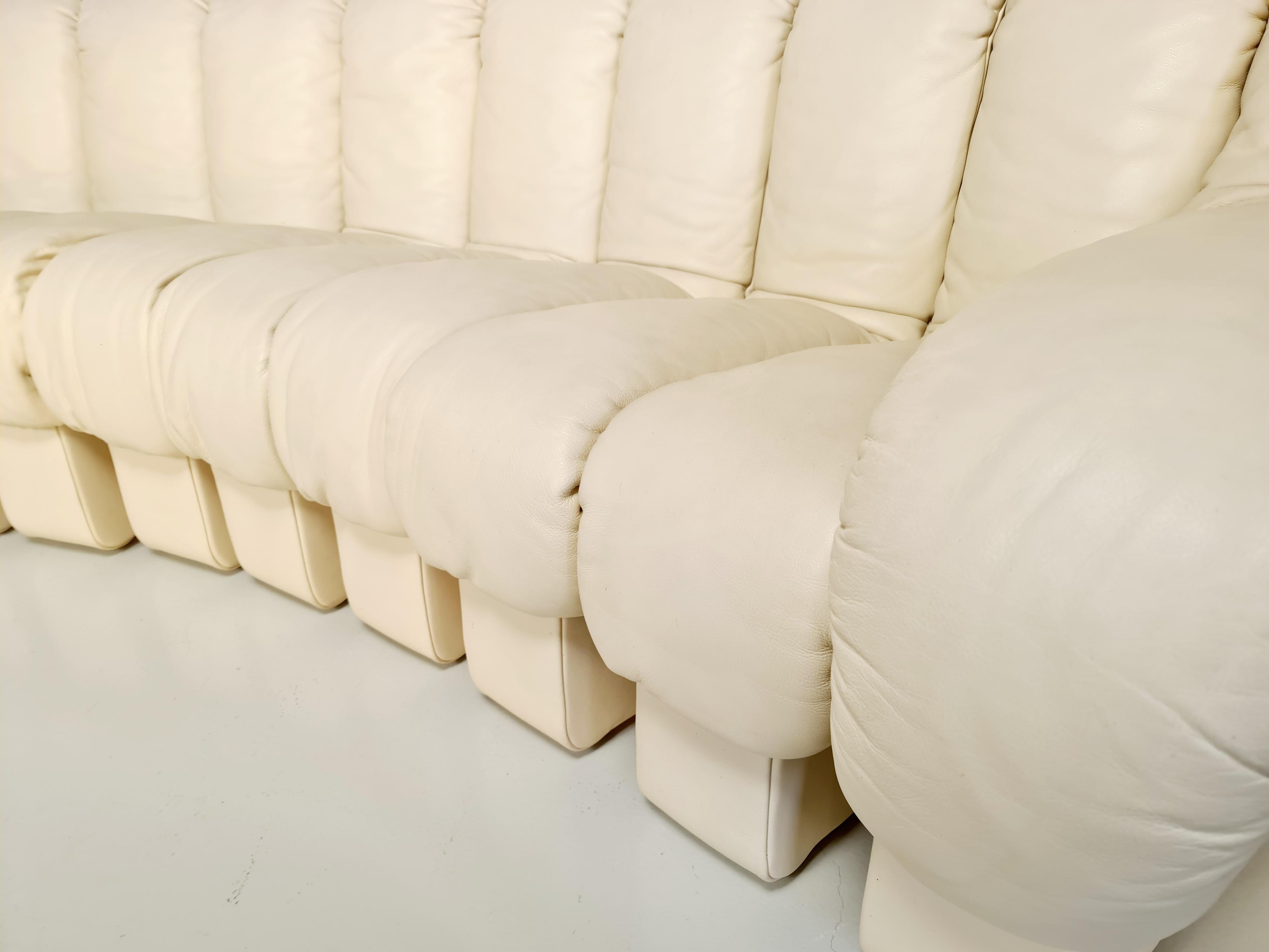 European 22-Piece De Sede DS 600 'Snake' Non-Stop Sectional Sofa in Crème Leather