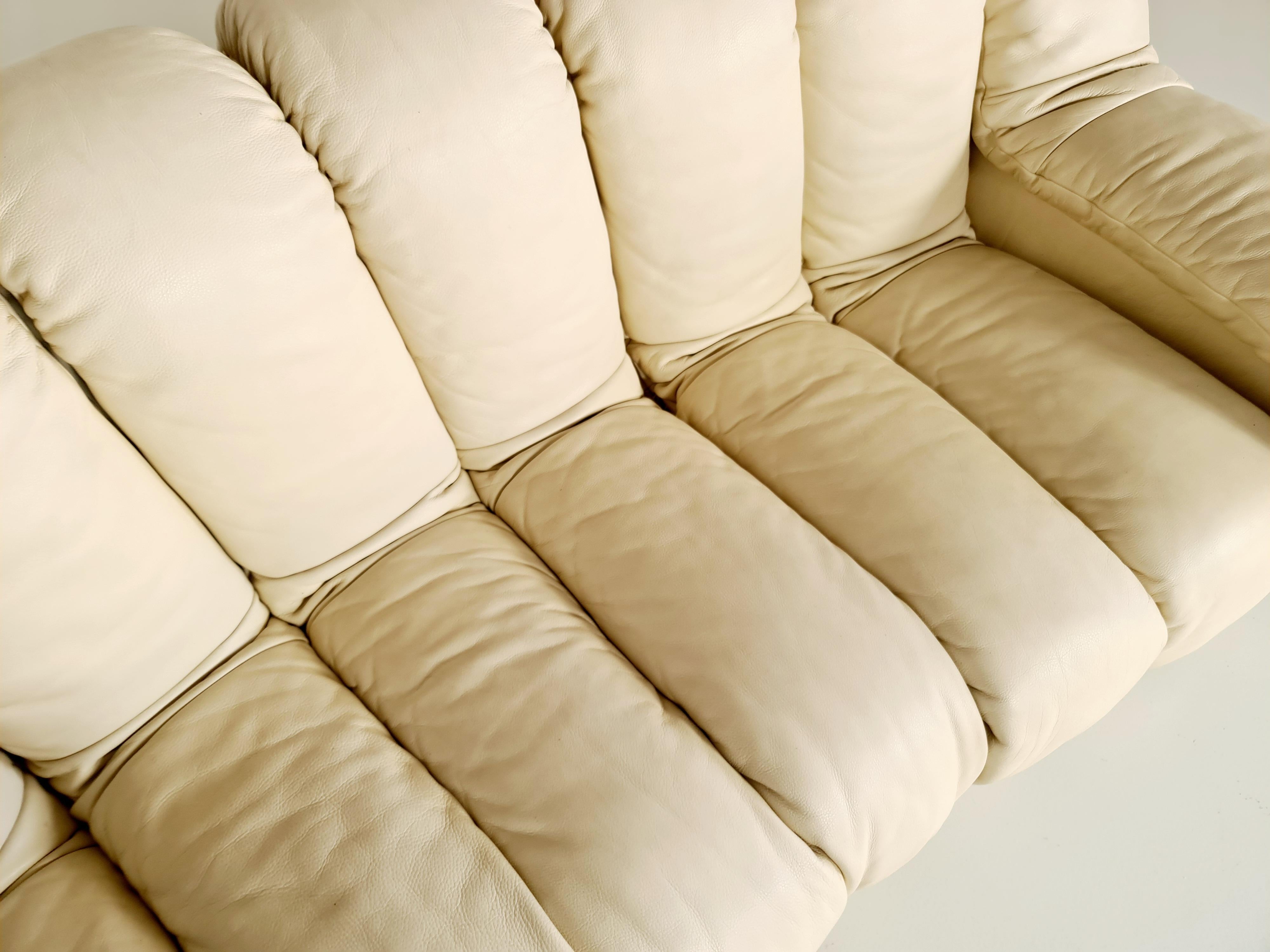 Late 20th Century 22-Piece De Sede DS 600 'Snake' Non-Stop Sectional Sofa in Crème Leather