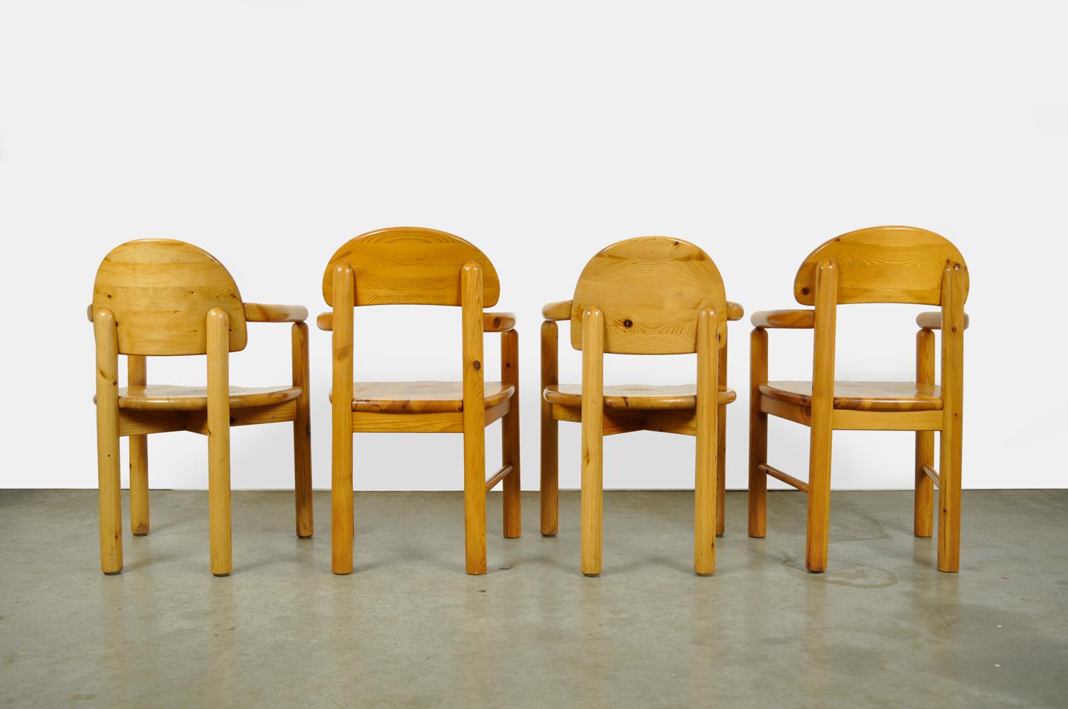 Set of 2×2 vintage pine chairs designed by the Swede Rainer Daumiller and produced by Hirtshals sawmill, Denmark 1970. Sculptural chairs made of solid pine wood with characteristic round design. The set consists of two different types of chairs that