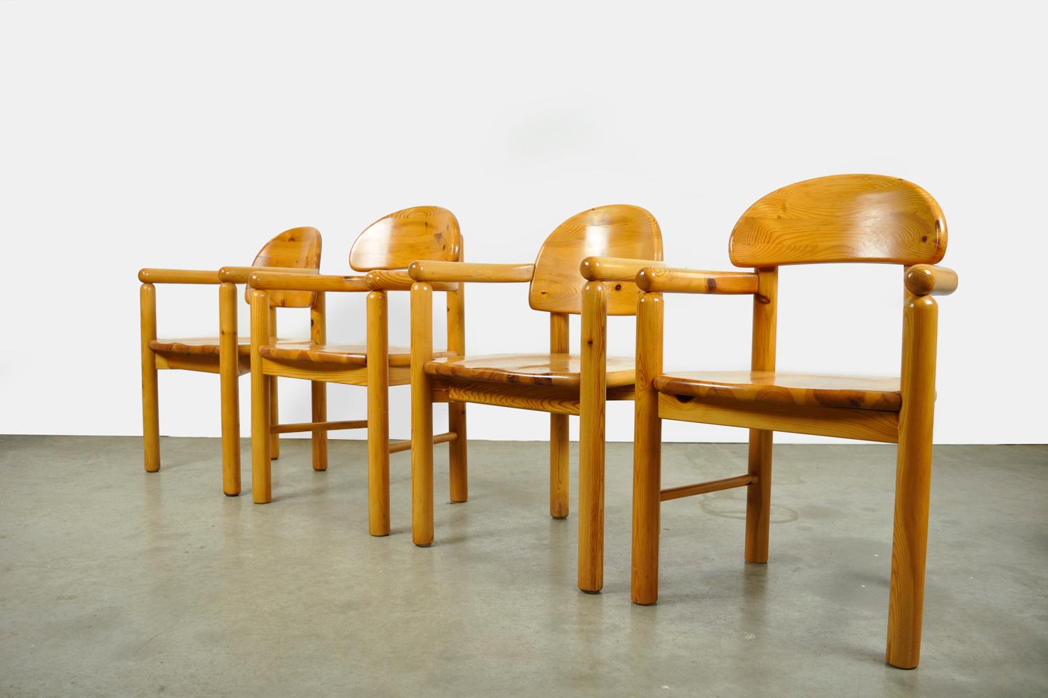 2×2 Esszimmerstühle aus Kiefernholz von Rainer Daumiller für Hirtshals Sawmills, 1970er Jahre (Dänisch) im Angebot