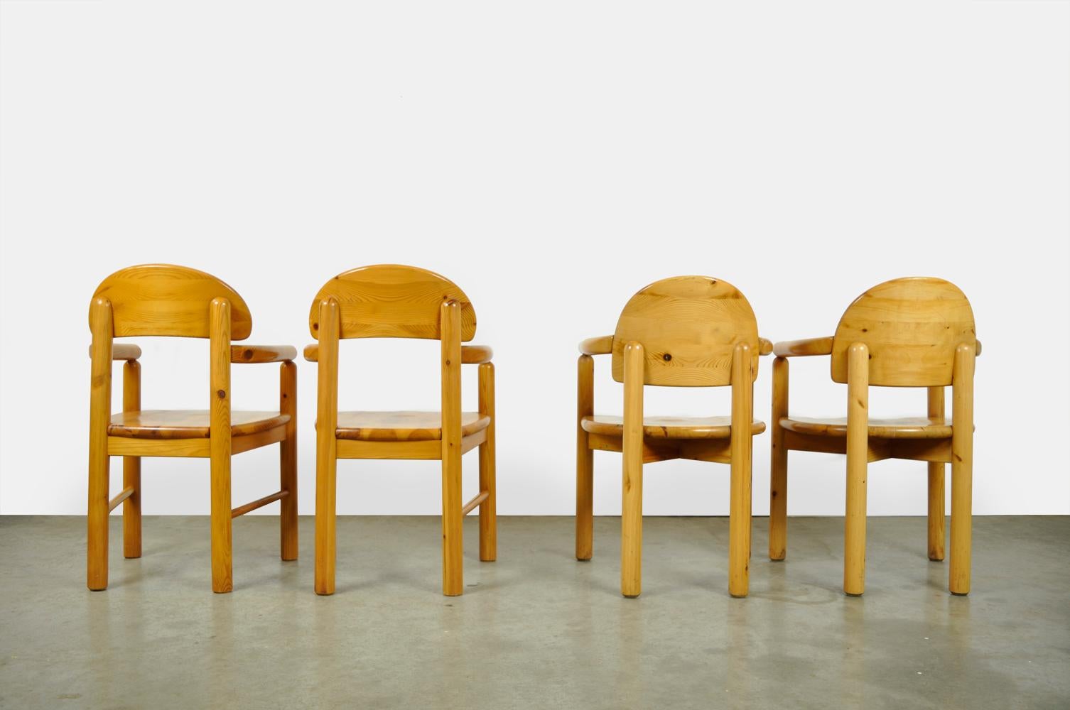 2×2 Esszimmerstühle aus Kiefernholz von Rainer Daumiller für Hirtshals Sawmills, 1970er Jahre (Ende des 20. Jahrhunderts) im Angebot
