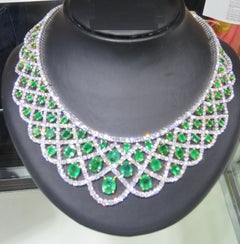 $220, 000 18KT Gold Fancy Important 60CT Glittering Emerald Diamond Necklace