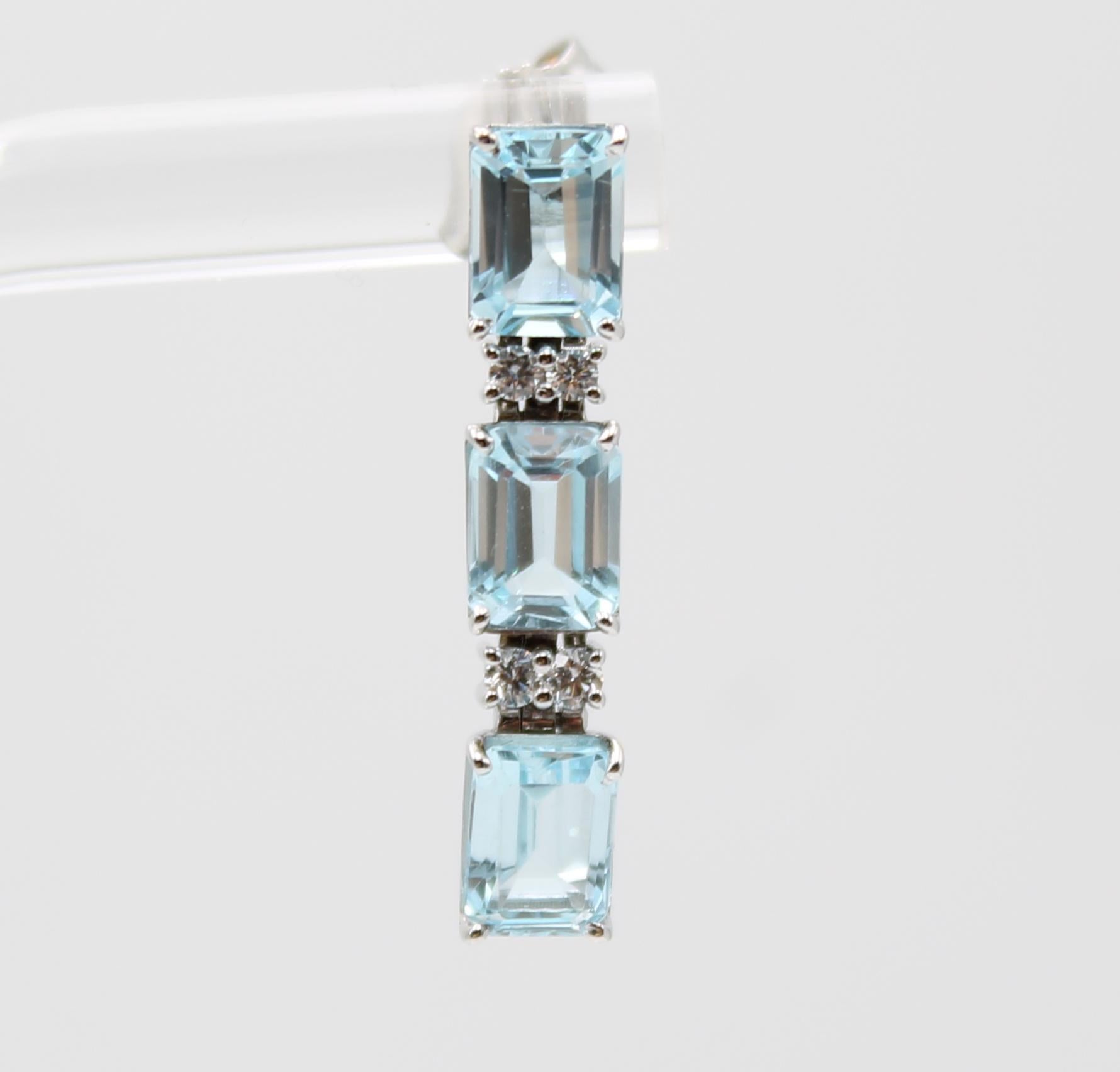 18 kt white gold earrings made up of three rectangular aquamarine gems interspersed with diamonds.
The earrings are handmade by Italian artisans, and contain:
- 6 aquamarines, emerald cut, deep blue color, size 6x4 mm,, total carats 7.45
- 8