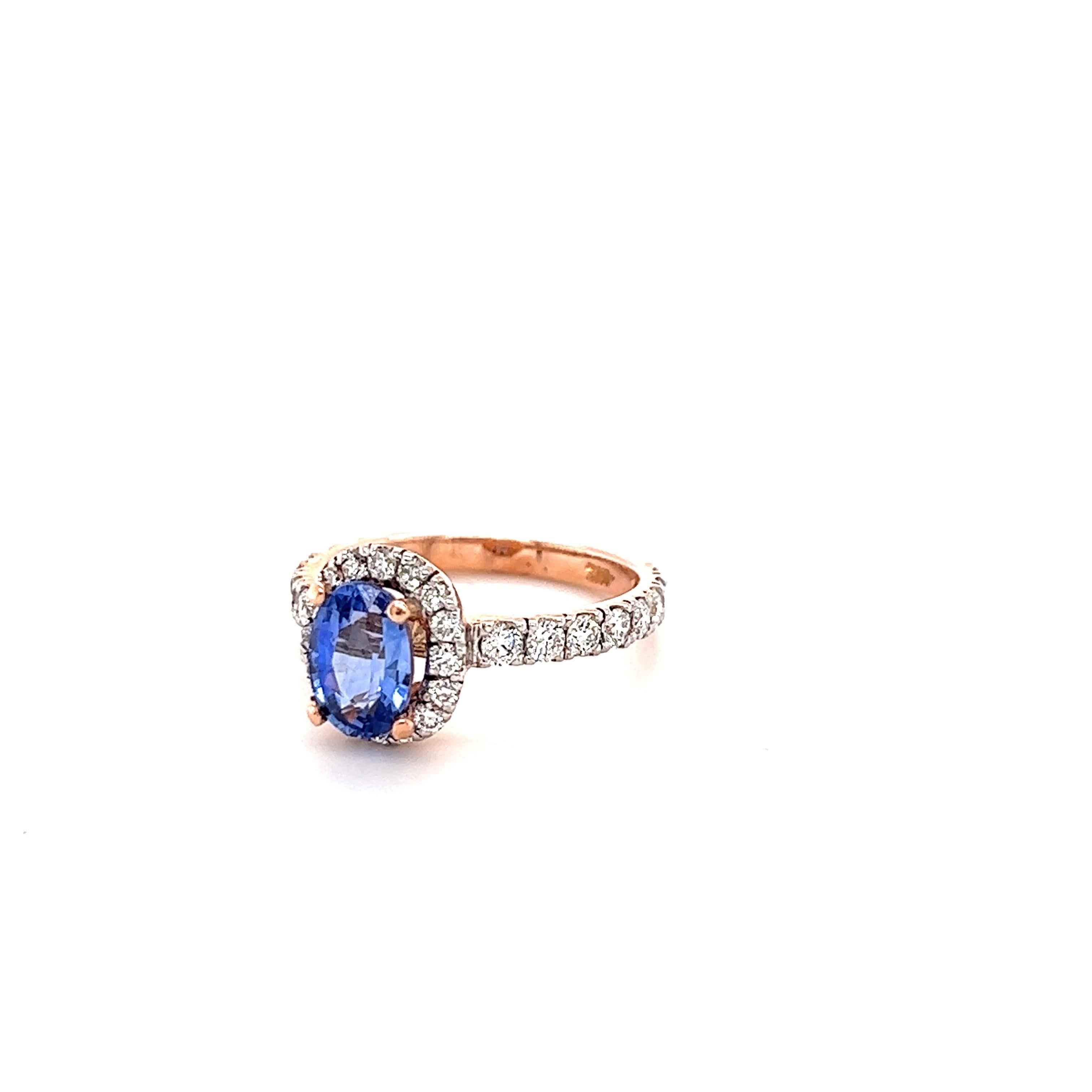 Contemporaneo Anello di fidanzamento in oro rosa con diamante e zaffiro blu da 2,20 carati in vendita