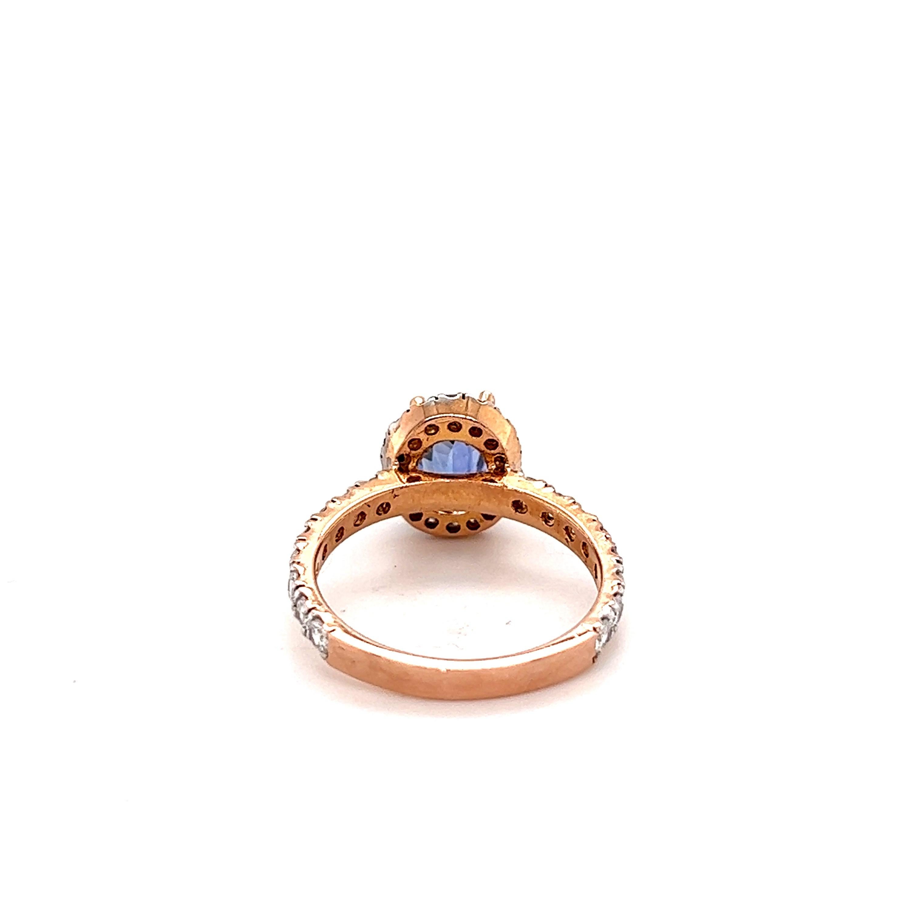 Donna Anello di fidanzamento in oro rosa con diamante e zaffiro blu da 2,20 carati in vendita