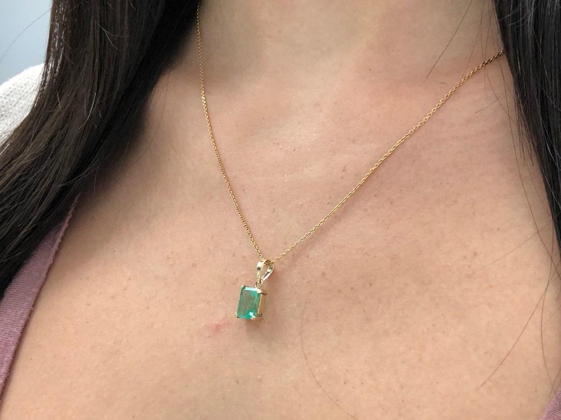 Women's 2.20 Carat Colombian Emerald Pendant Necklace in 14K Yellow Gold Emerald Cut For Sale
