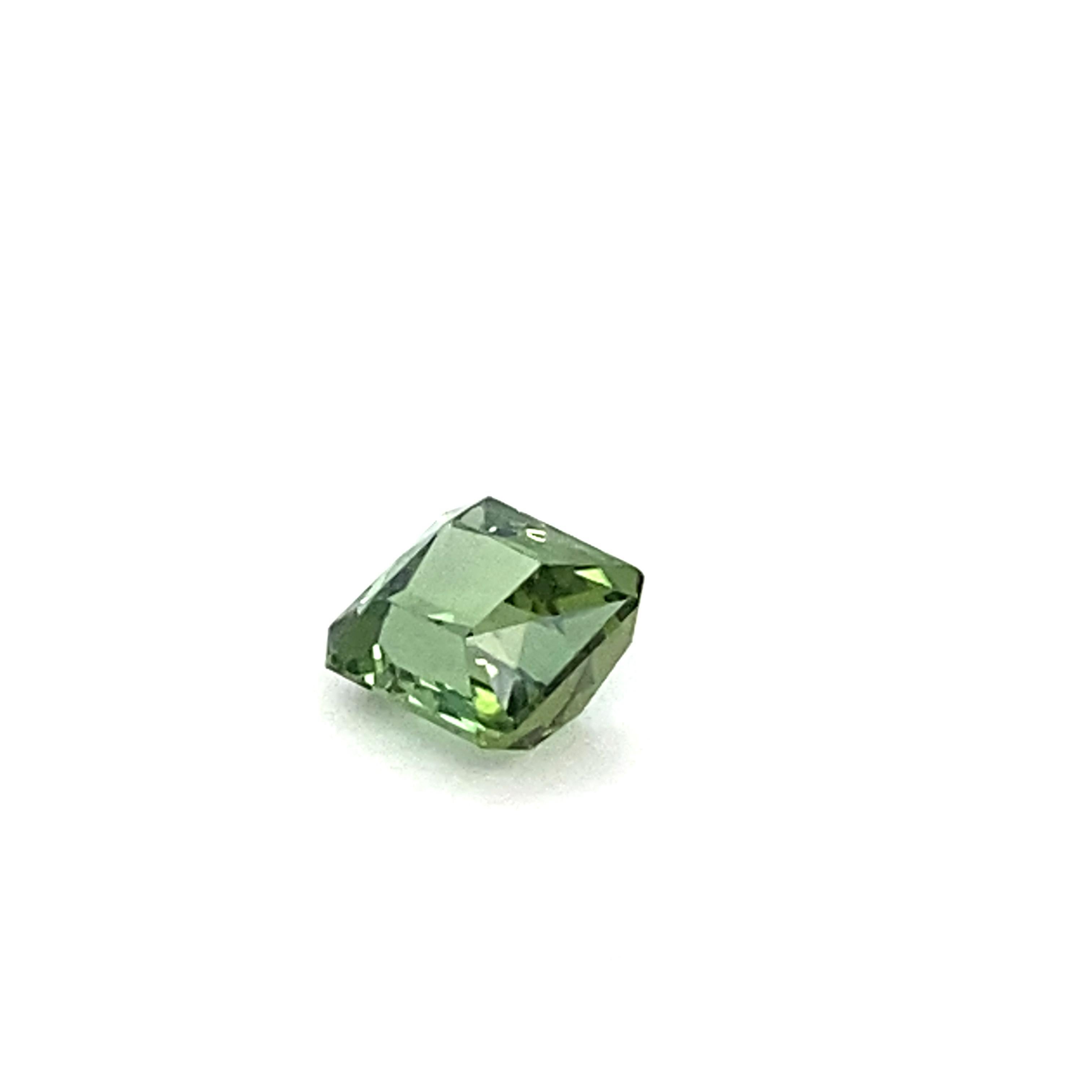 Gema suelta de turmalina verde talla cojín de 2,20 quilates en venta 2