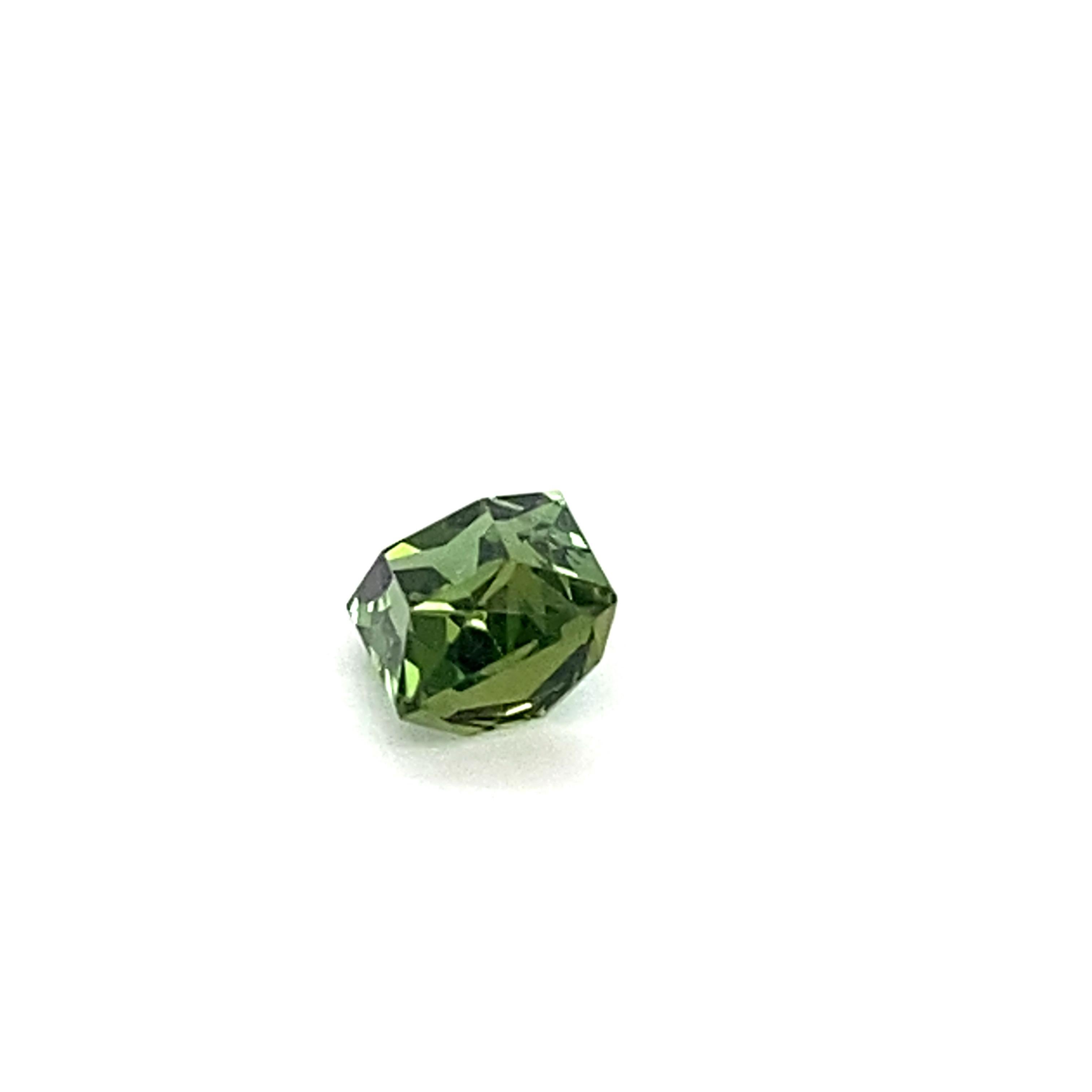 Gema suelta de turmalina verde talla cojín de 2,20 quilates en venta 3