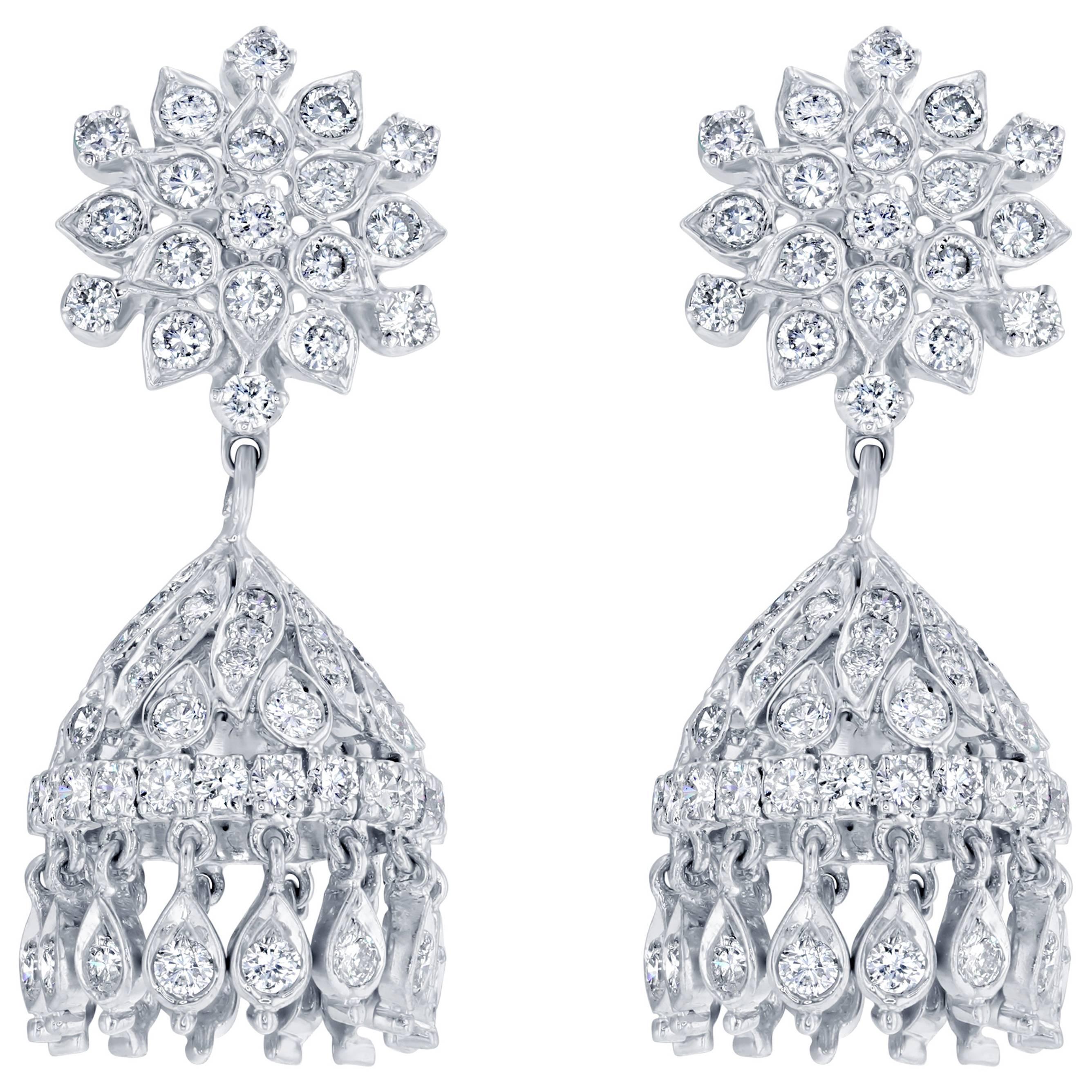 2.20 Carat Diamond Chandelier Earrings in 18 Karat White Gold im Angebot