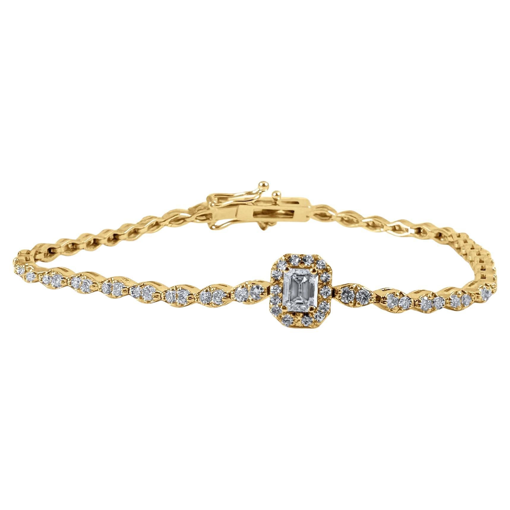 Bracelet en or jaune 14 carats, 2.20 carats Emerald-Cut Diamond Halo Center Bracelet en or jaune 14 carats, 7 pouces