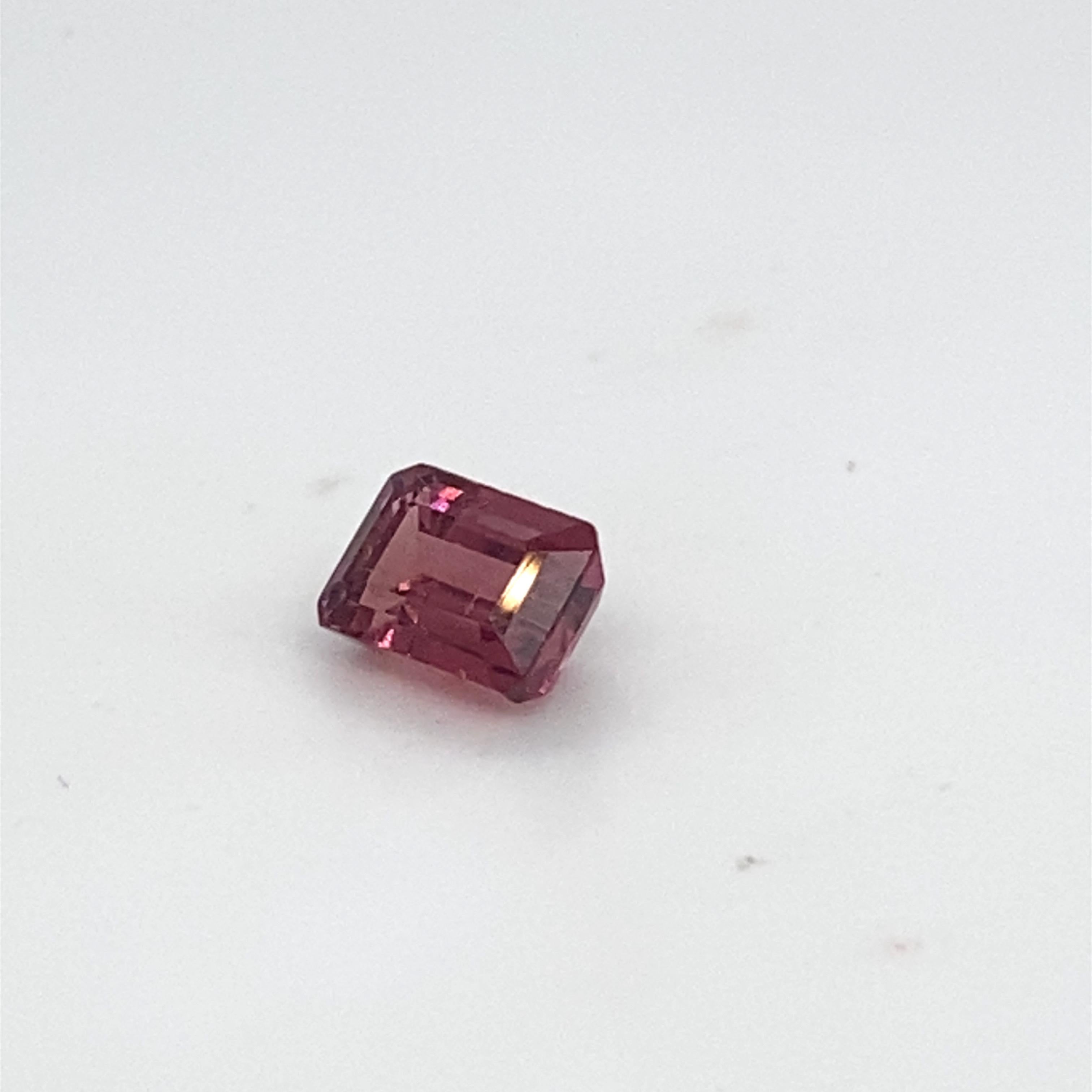 2,20 carati di tormalina rosa taglio smeraldo sciolta in vendita 8