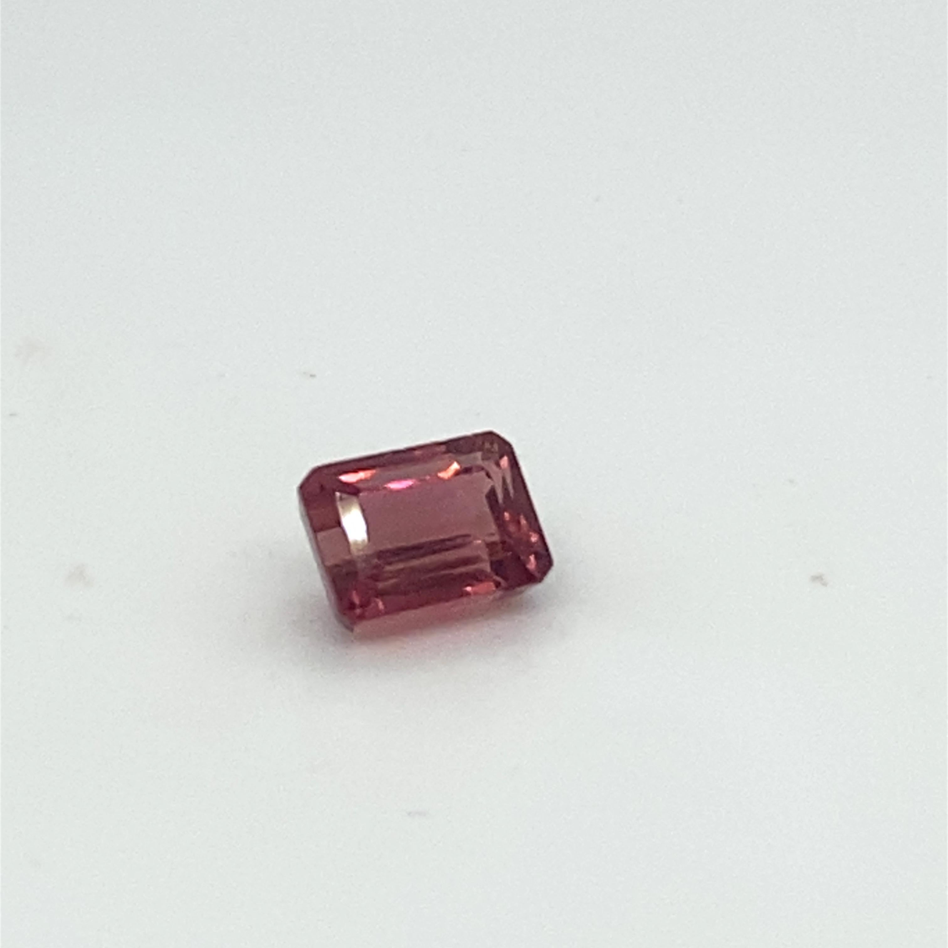 2,20 carati di tormalina rosa taglio smeraldo sciolta in vendita 1