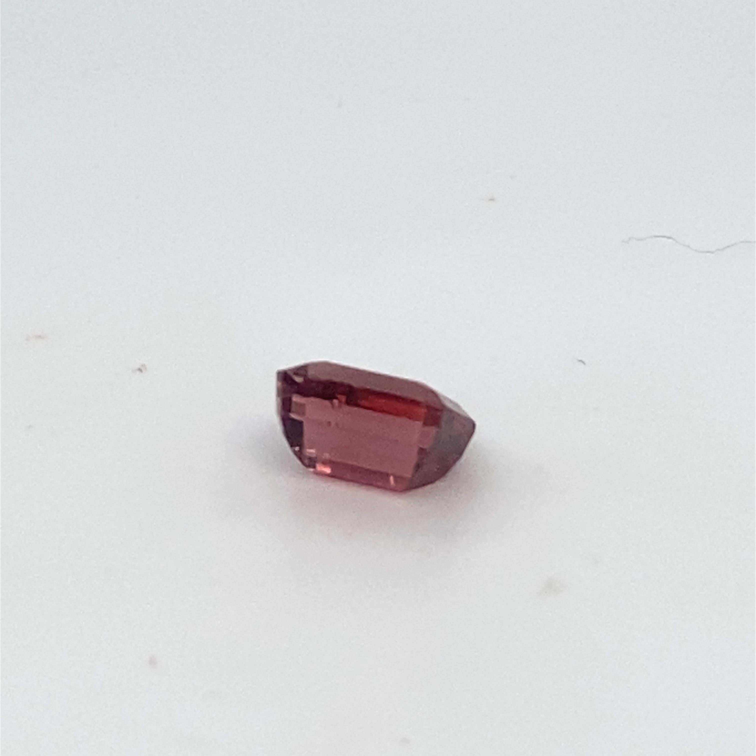 2,20 carati di tormalina rosa taglio smeraldo sciolta in vendita 3