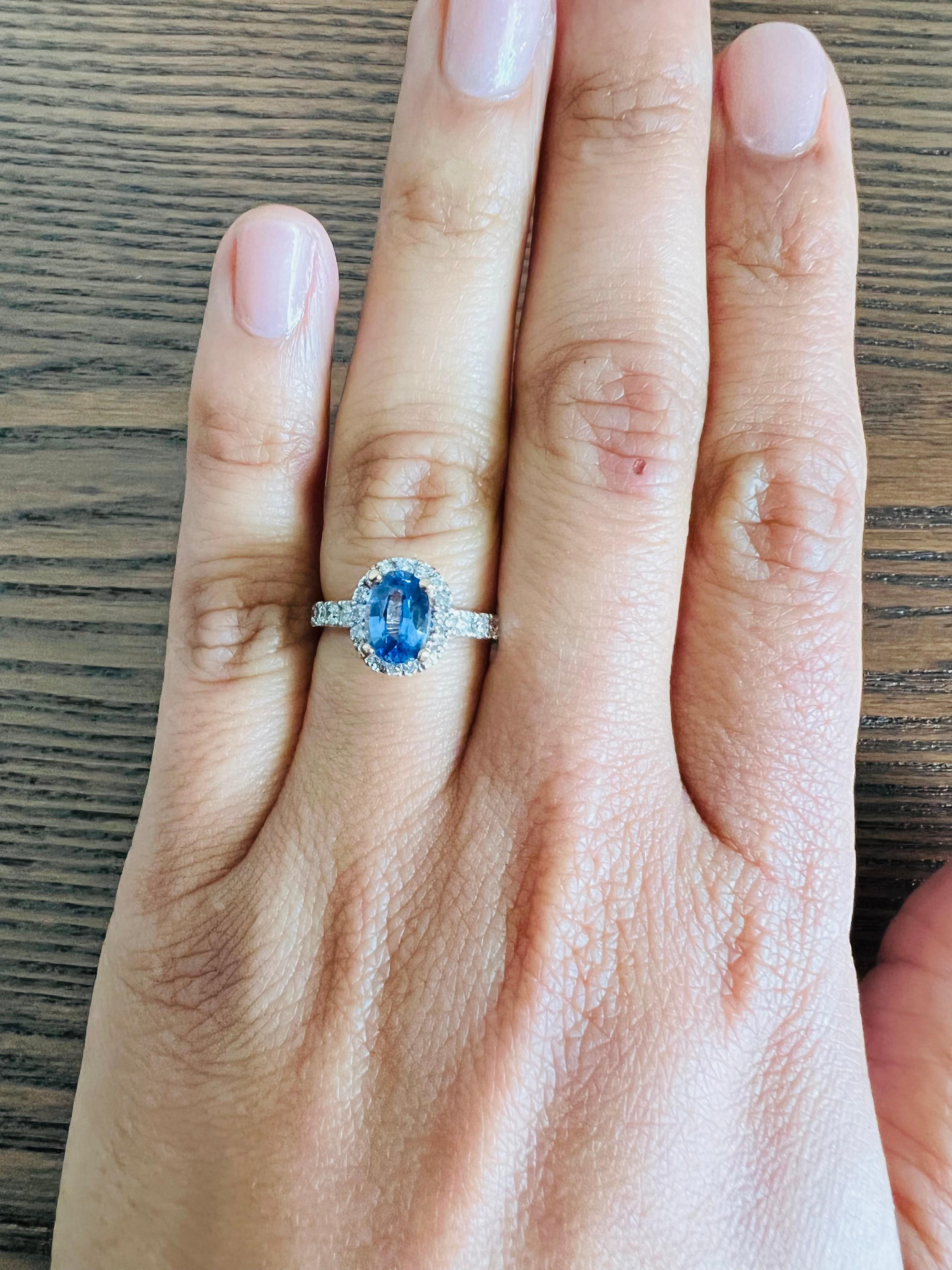 Anillo de compromiso de oro rosa con zafiro azul natural y diamante natural de 2,20 quilates en venta 1