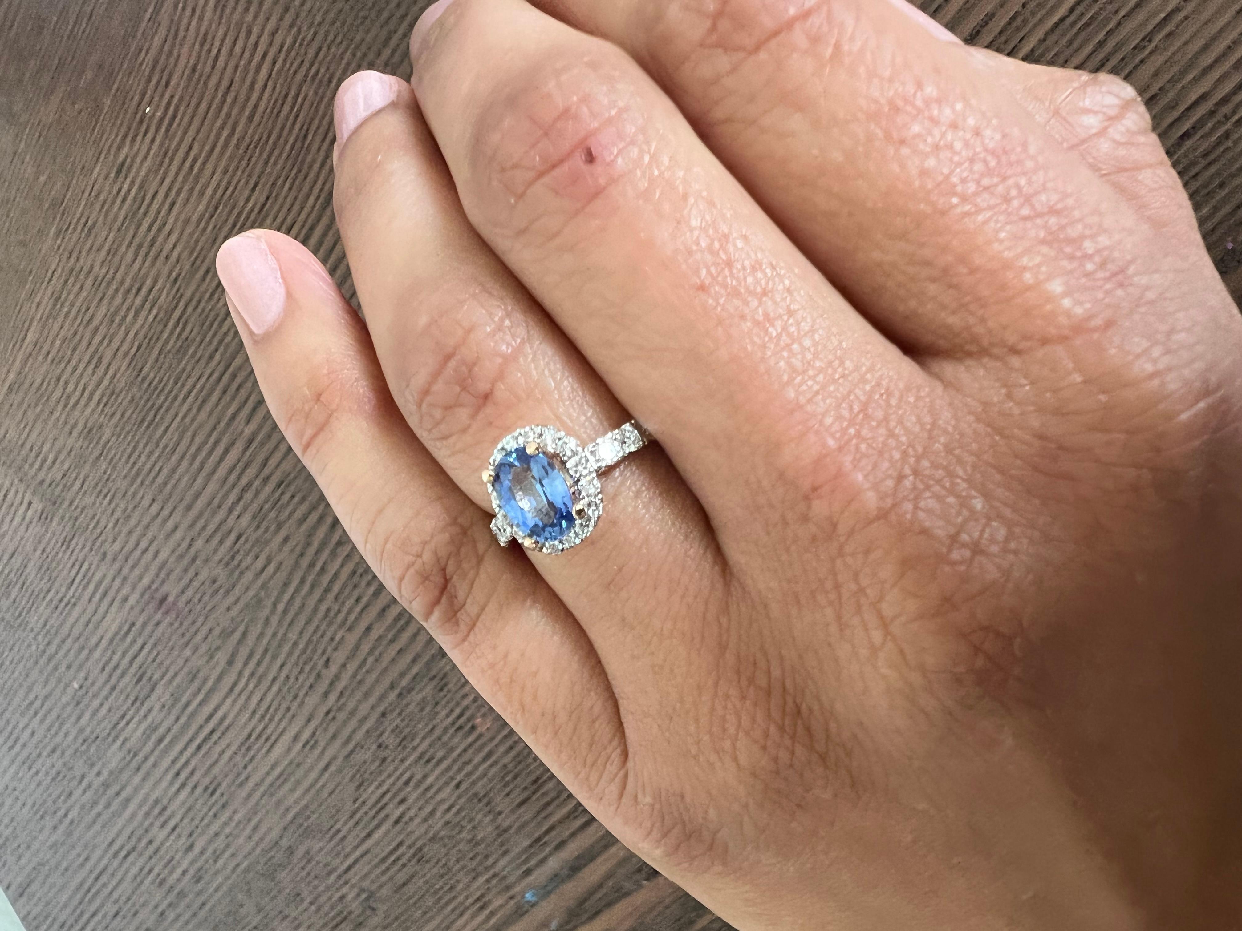 Anillo de compromiso de oro rosa con zafiro azul natural y diamante natural de 2,20 quilates en venta 3