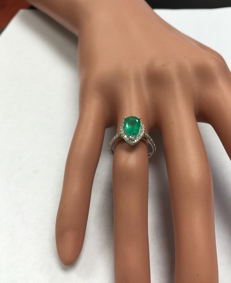 De las mujeres Esmeralda colombiana natural de 2,20 quilates y diamante Anillo de oro blanco macizo de 14 quilates en venta