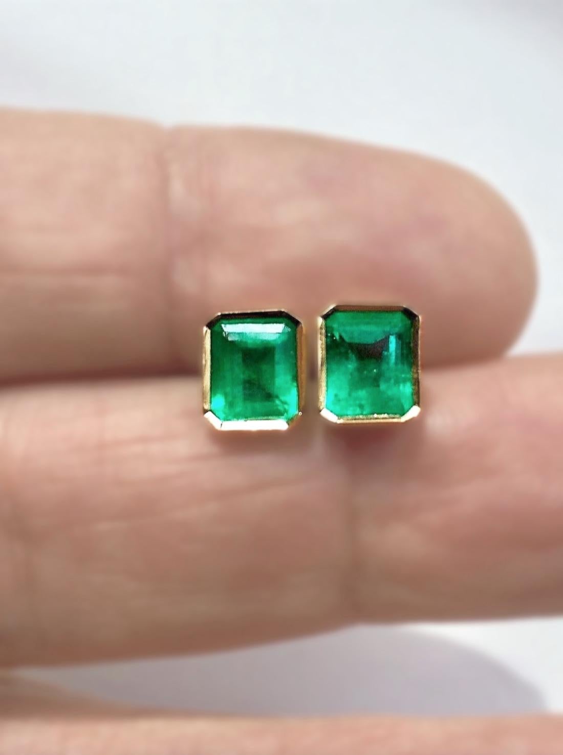 emerald stud earrings gold