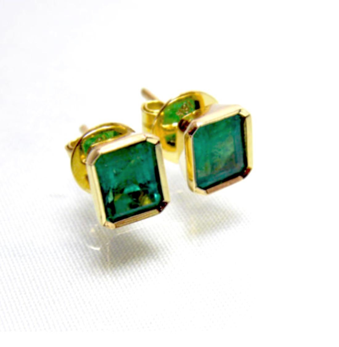 Contemporary 2.20 Carat Natural Colombian Emerald Stud Earrings 18 Karat Gold