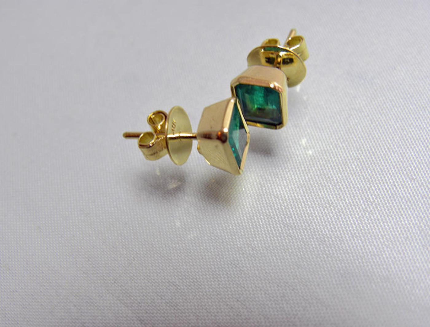 Women's 2.20 Carat Natural Colombian Emerald Stud Earrings 18 Karat Gold