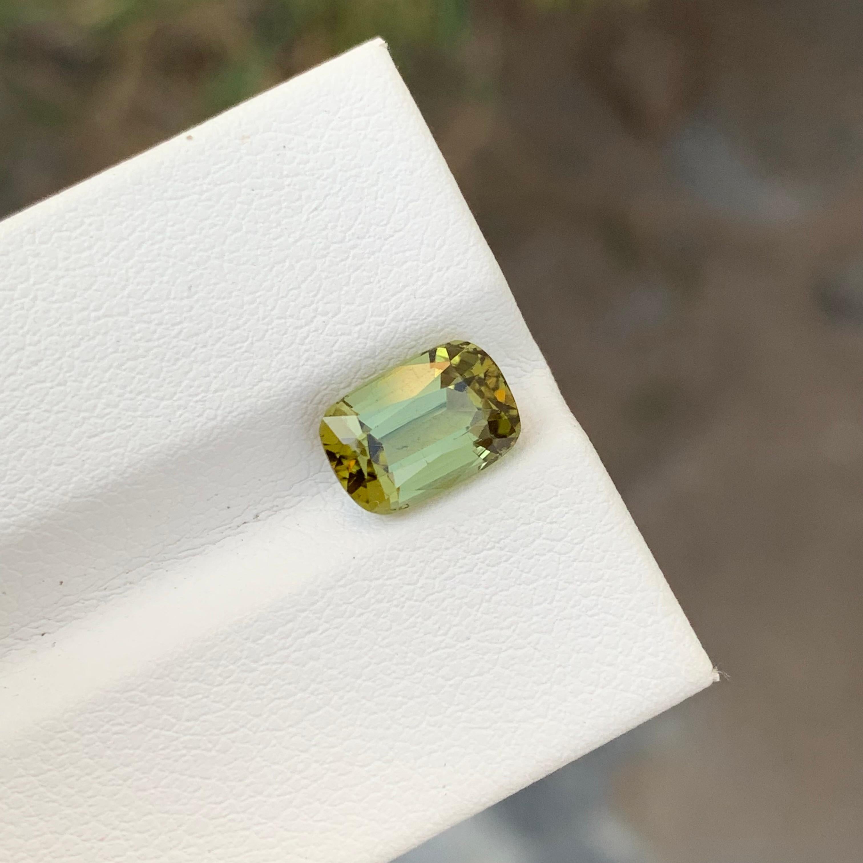 Tourmaline africaine naturelle en forme de coussin de 2.20 carats pour bijoux Neuf - En vente à Peshawar, PK