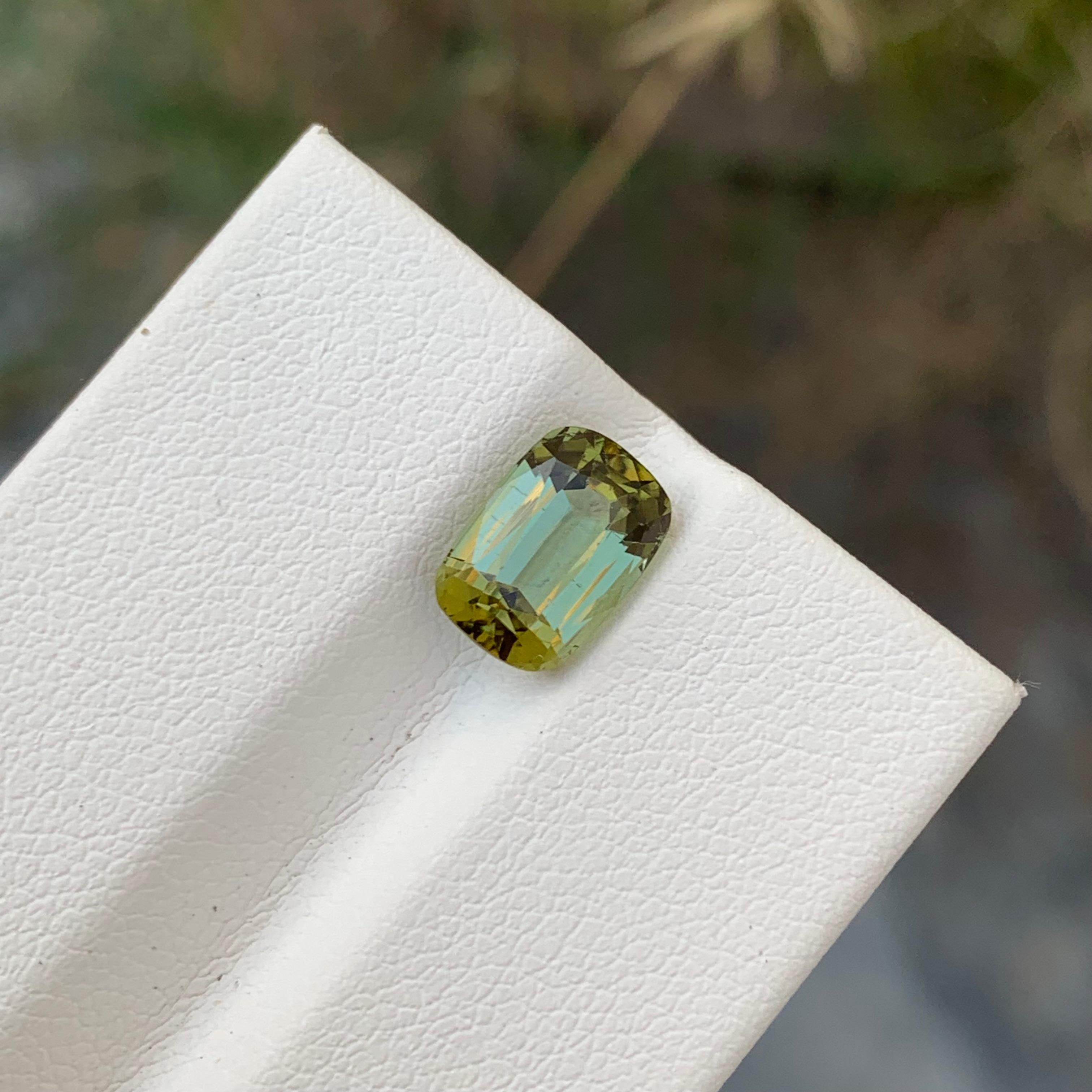 Tourmaline africaine naturelle en forme de coussin de 2.20 carats pour bijoux Unisexe en vente