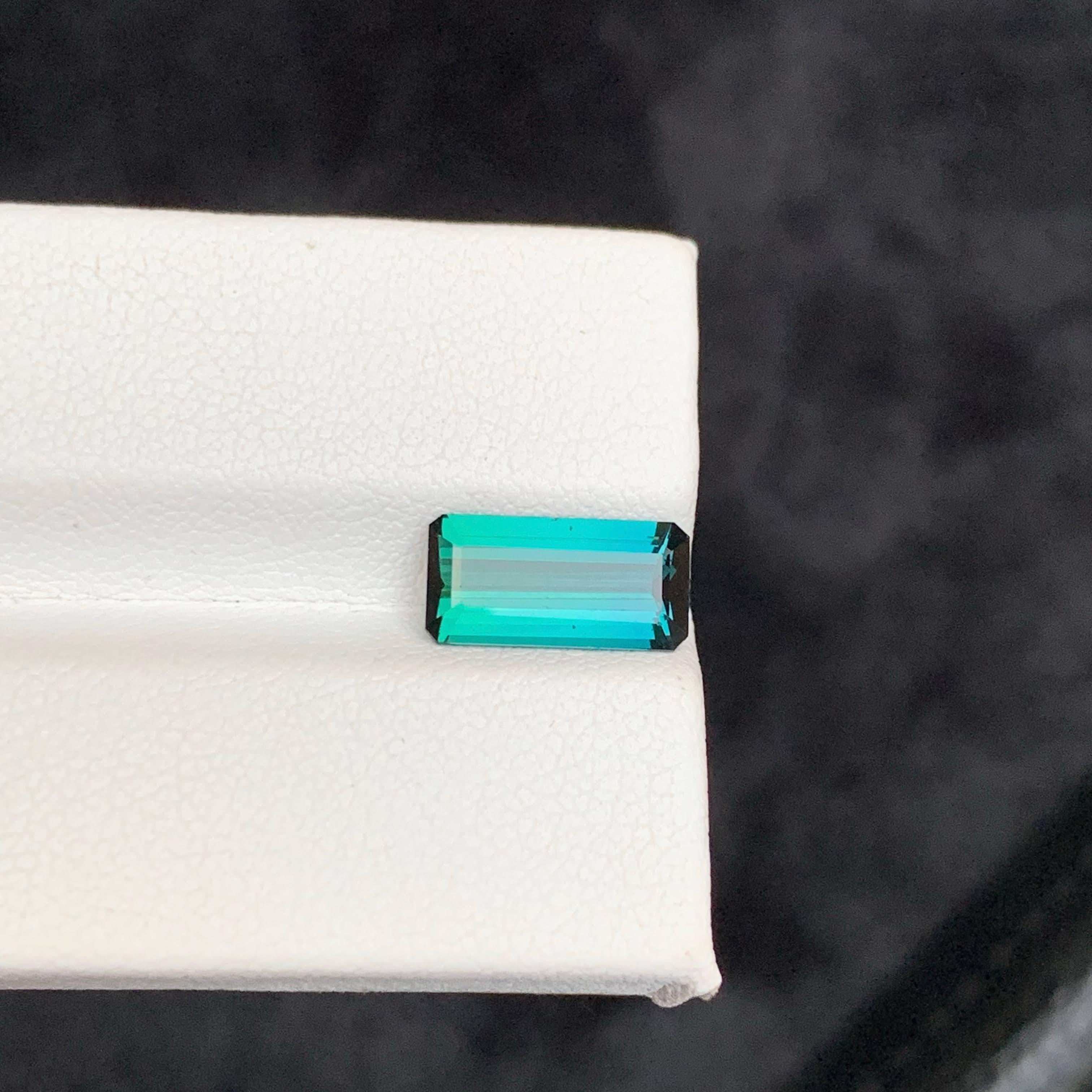 Moderne 2.20 Carat Natural Loose Blue Greenish Tourmaline Emerald Cut Afghan Gemstone (Tourmaline bleue verdâtre en vrac, taille émeraude) en vente