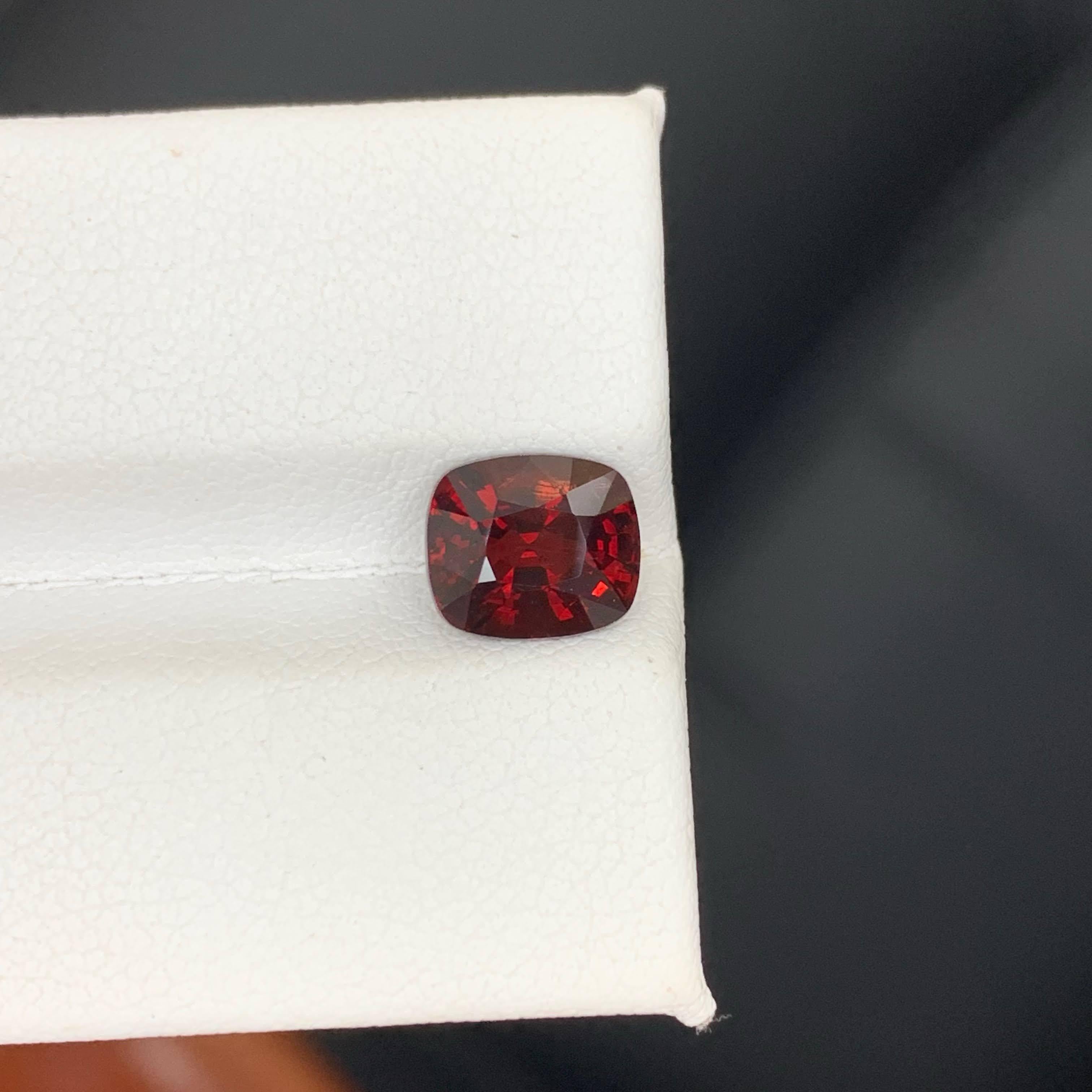 2,20 Carati di Spinello birmano rosso intenso sciolto naturale con taglio a cuscino di fantasia in vendita 4