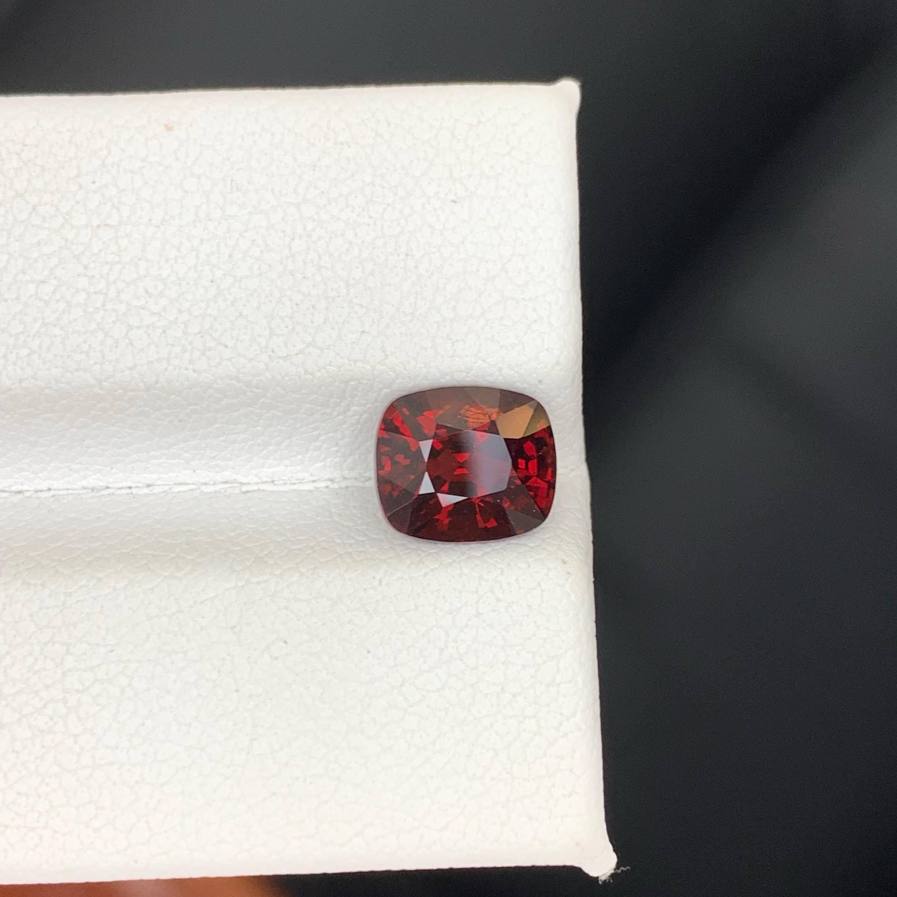 2,20 Carati di Spinello birmano rosso intenso sciolto naturale con taglio a cuscino di fantasia in vendita 5
