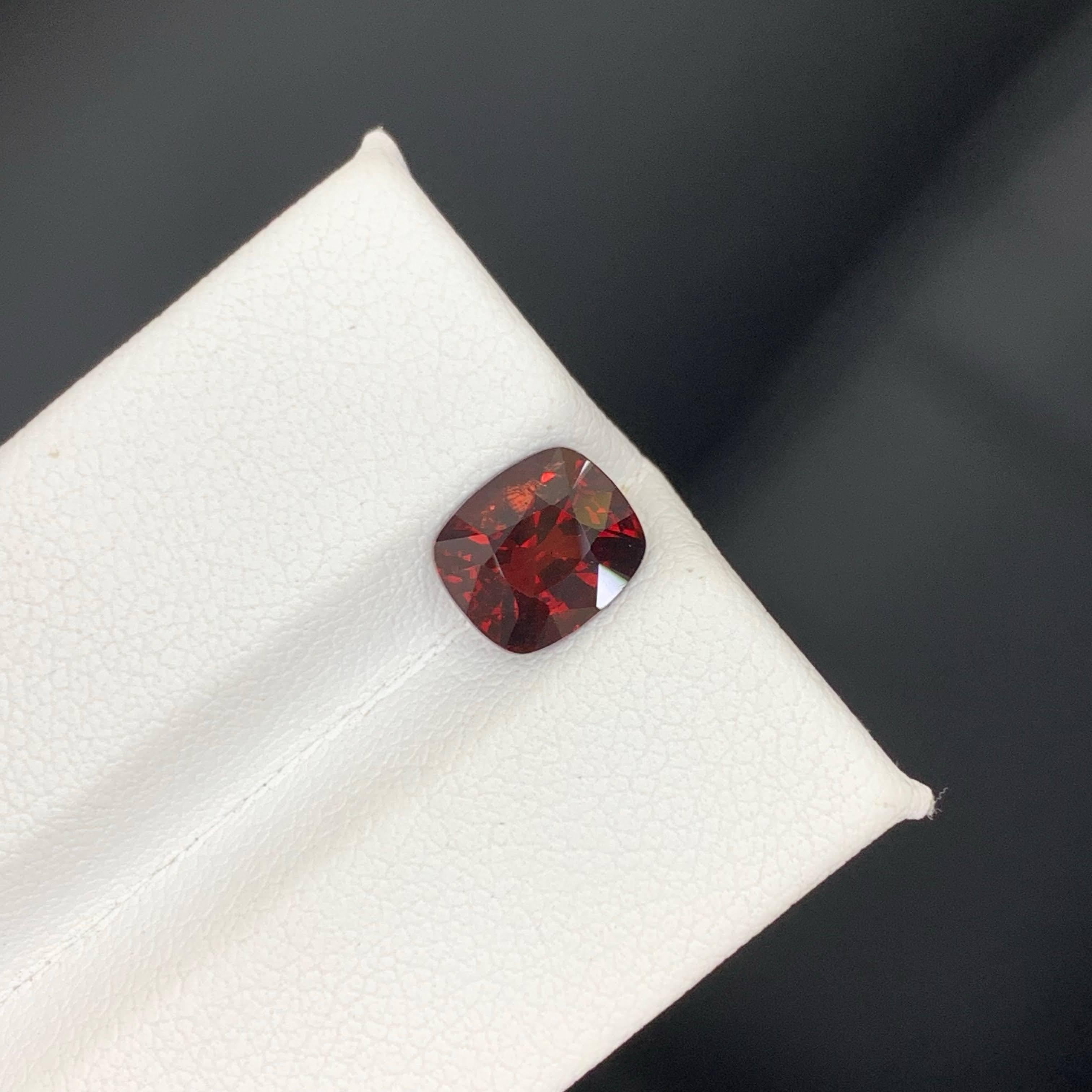 Taglio cuscino 2,20 Carati di Spinello birmano rosso intenso sciolto naturale con taglio a cuscino di fantasia in vendita
