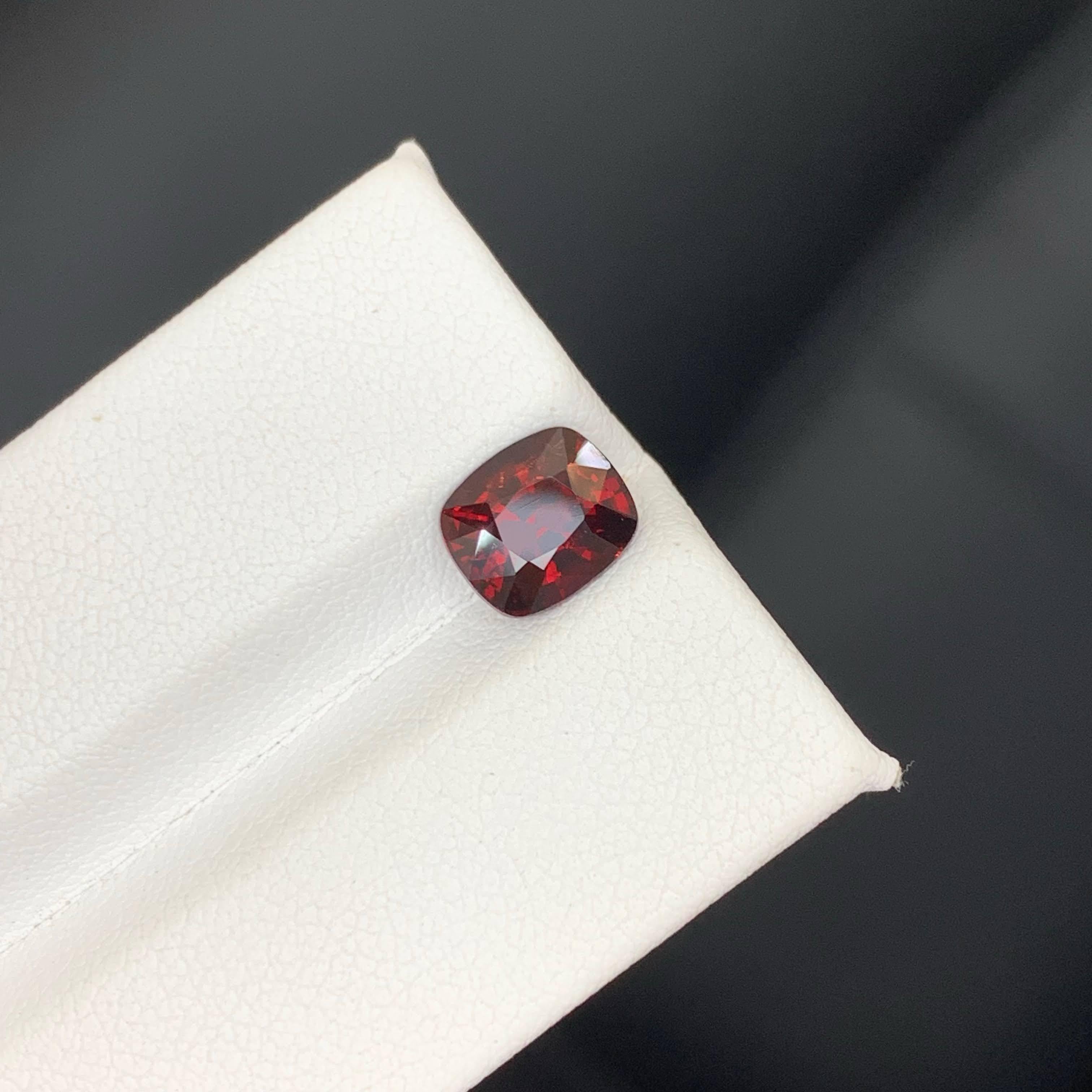 da uomo o donna 2,20 Carati di Spinello birmano rosso intenso sciolto naturale con taglio a cuscino di fantasia in vendita