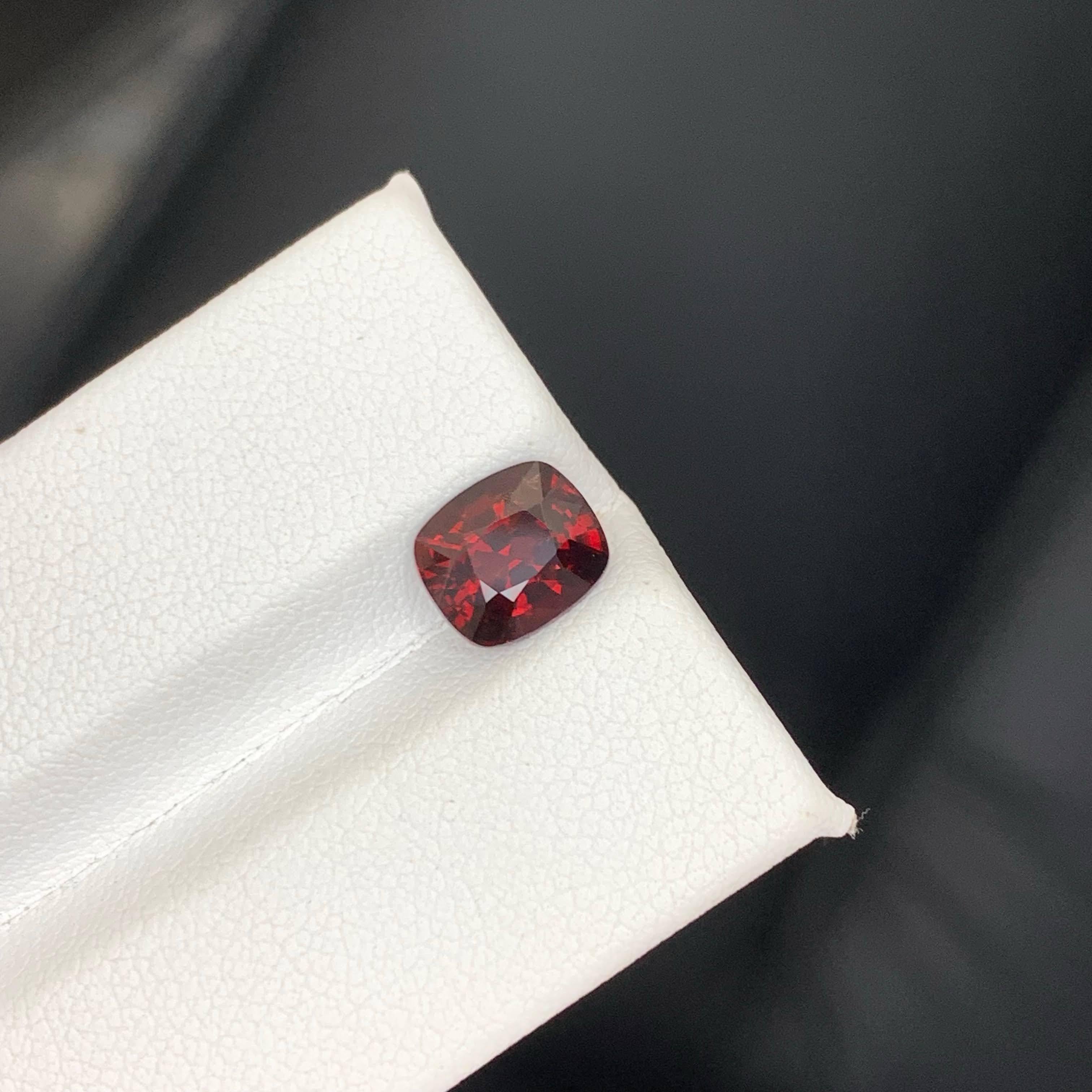 2,20 Carati di Spinello birmano rosso intenso sciolto naturale con taglio a cuscino di fantasia in vendita 2