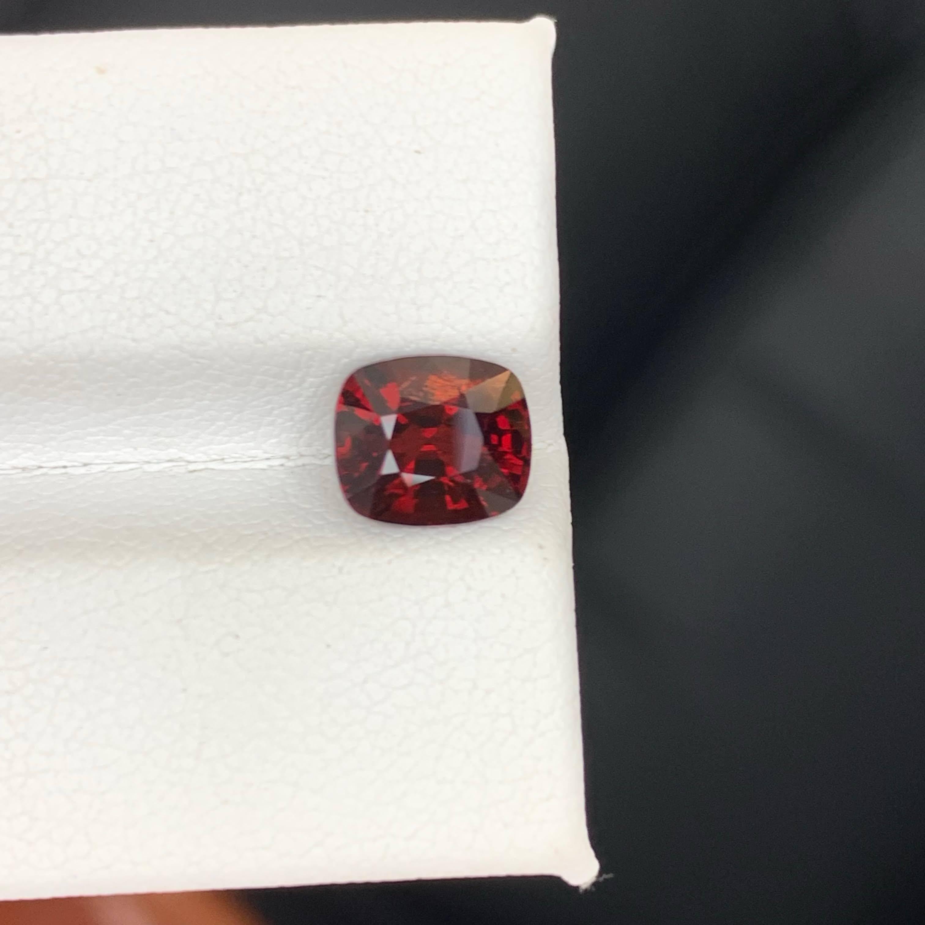 2,20 Carati di Spinello birmano rosso intenso sciolto naturale con taglio a cuscino di fantasia in vendita 3