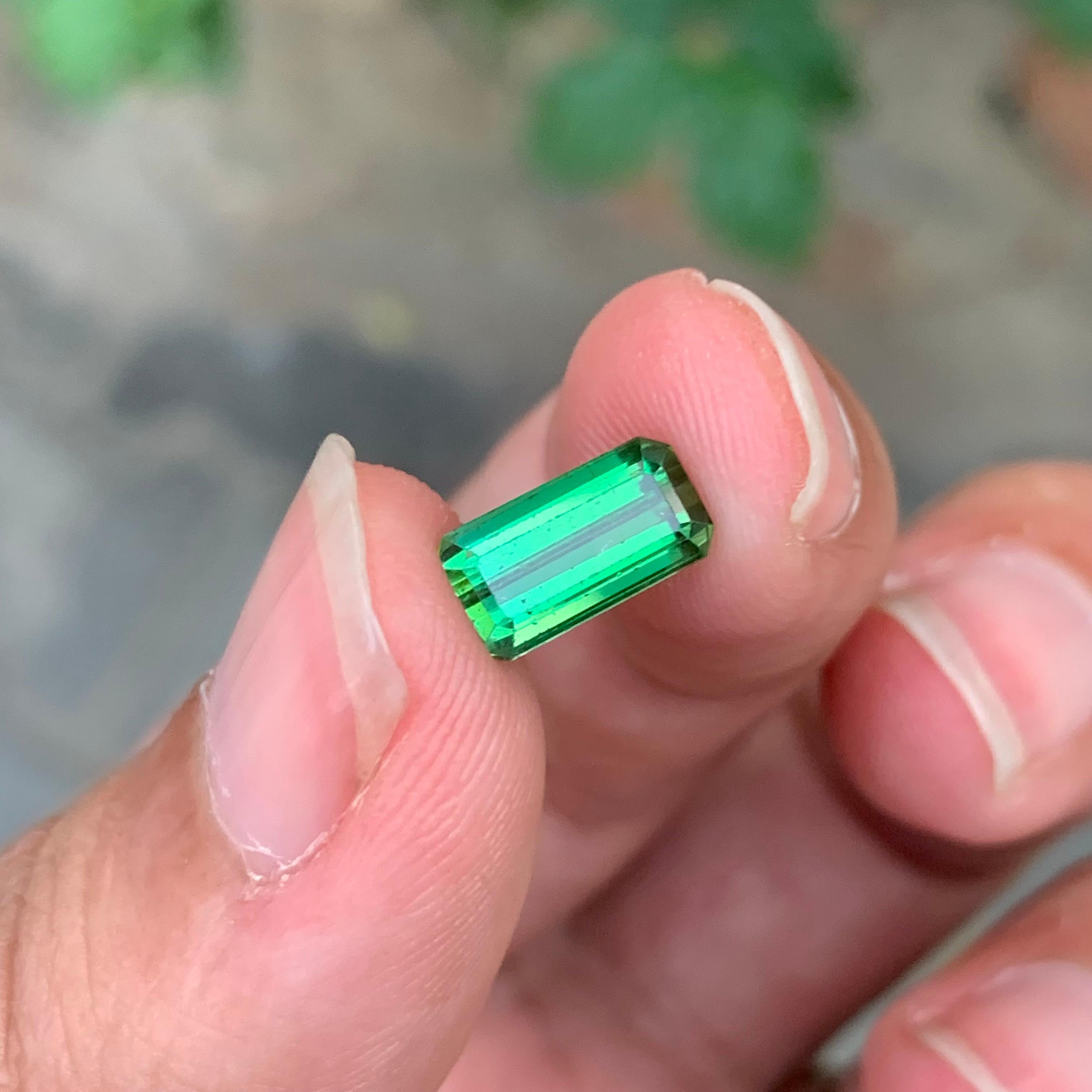 2.20 Carat Natural Loose Green Tourmaline Emerald Shape Gemstone (pierre précieuse en forme d'émeraude) en vente 5