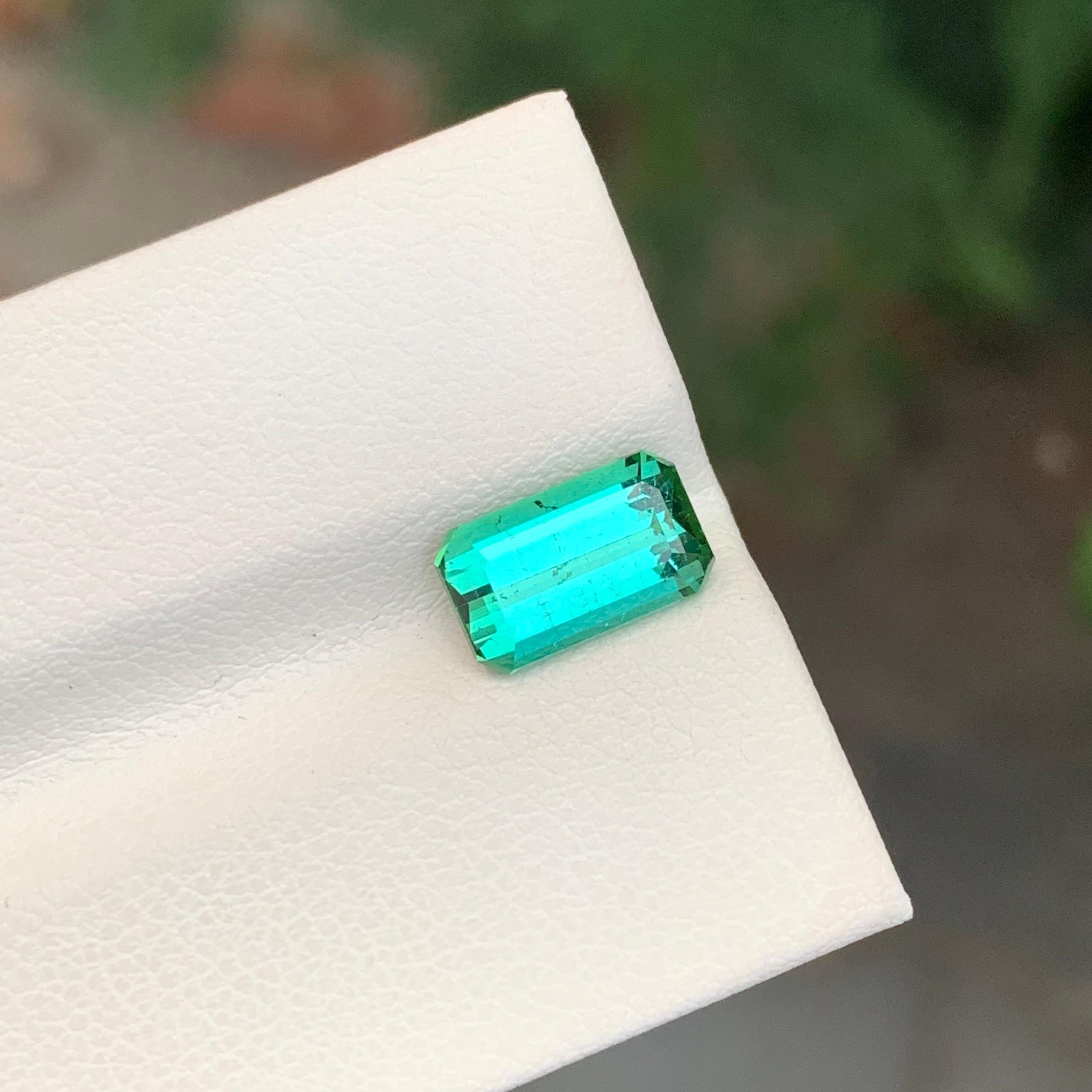 Superbe tourmaline cyan naturelle non sertie de 2,20 carats en vente 5