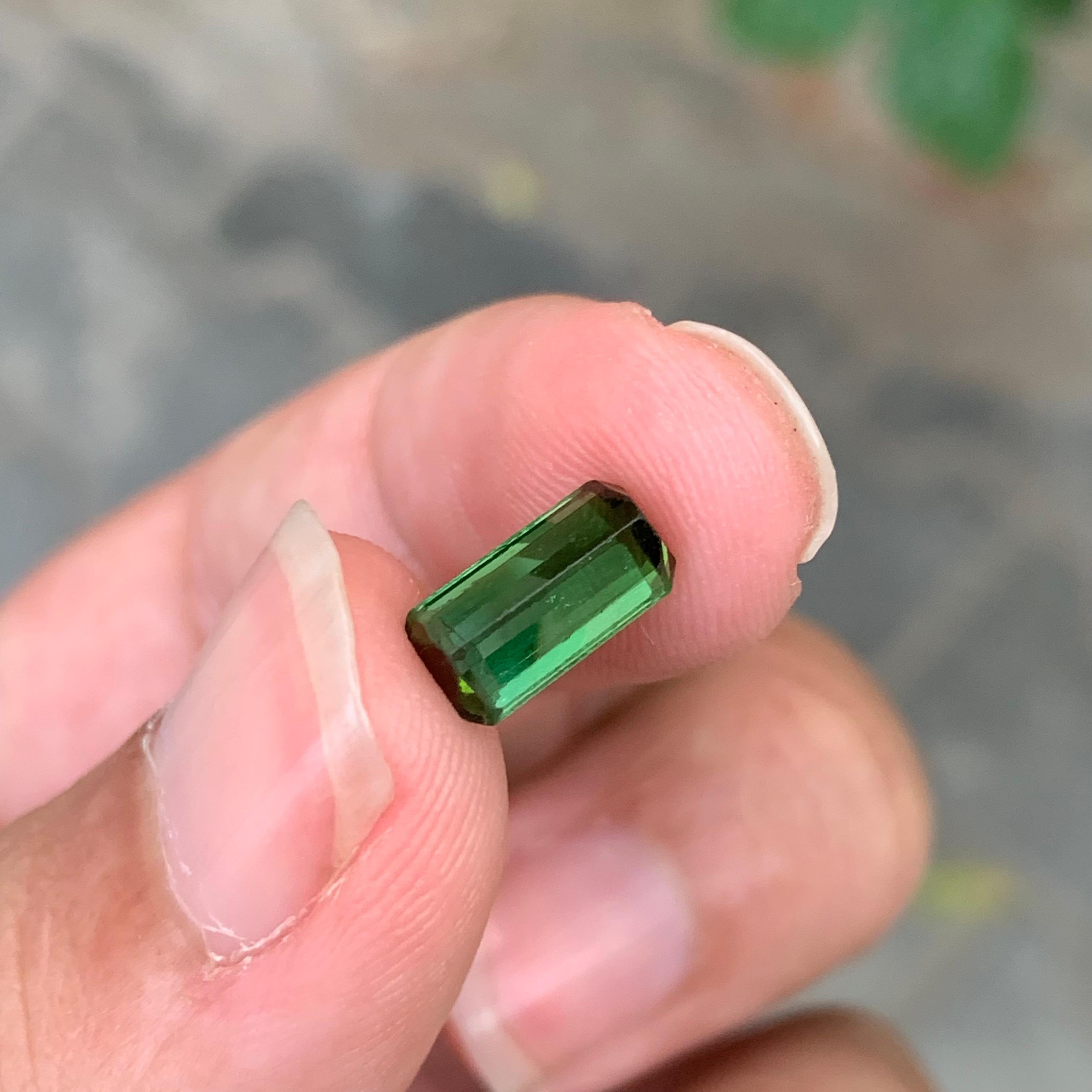2.20 Carat Natural Loose Green Tourmaline Emerald Shape Gemstone (pierre précieuse en forme d'émeraude) en vente 7