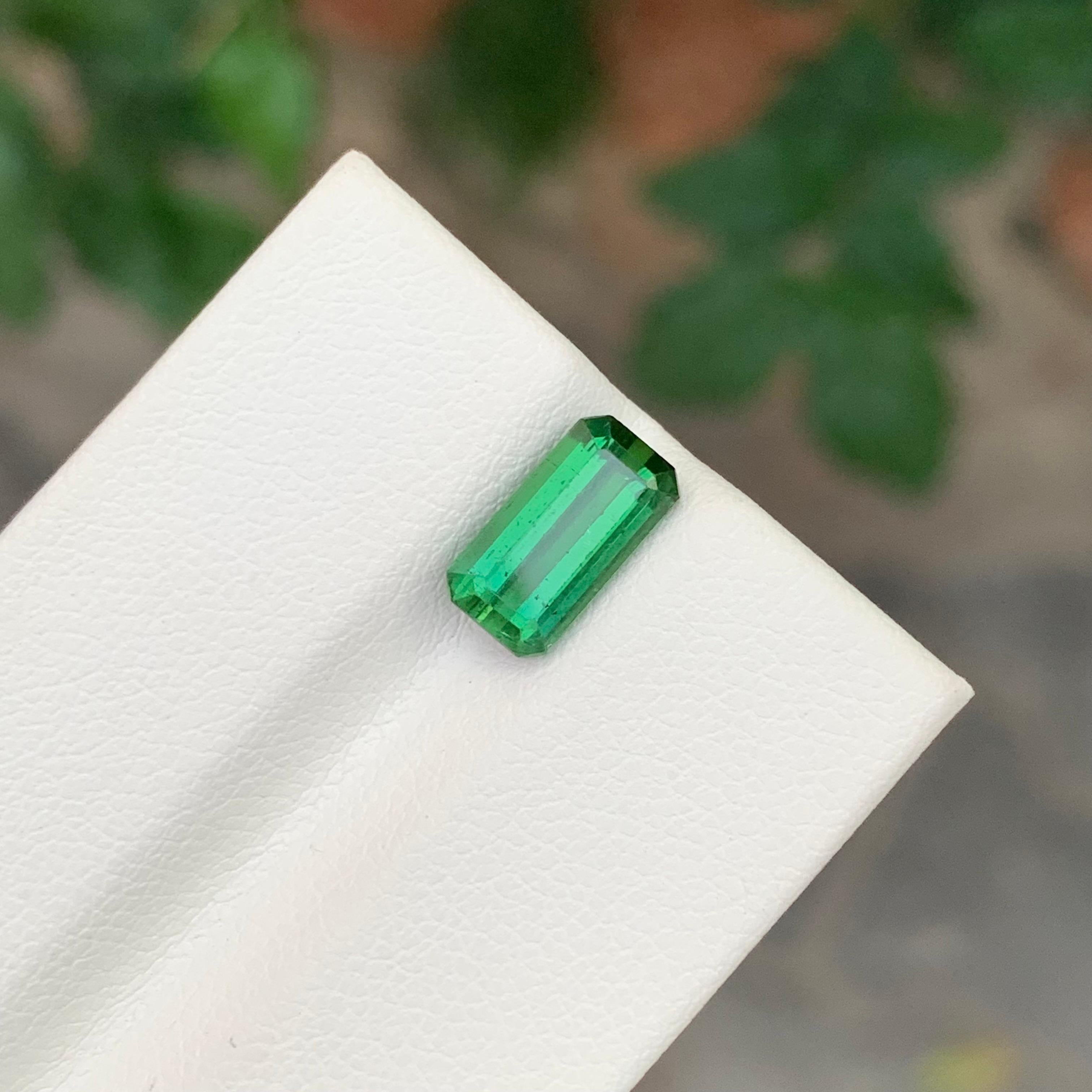 2.20 Carat Natural Loose Green Tourmaline Emerald Shape Gemstone (pierre précieuse en forme d'émeraude) Neuf - En vente à Peshawar, PK