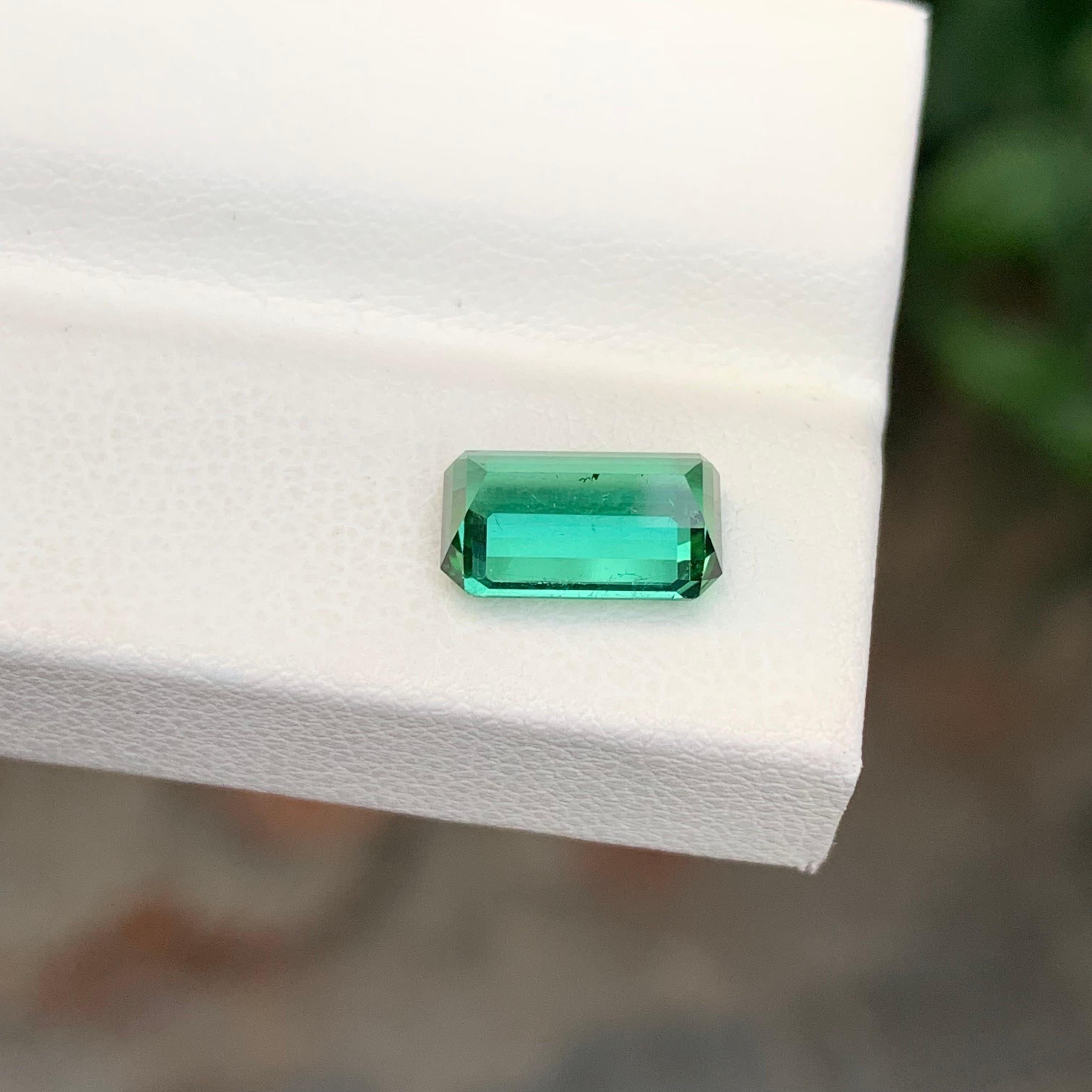 Superbe tourmaline cyan naturelle non sertie de 2,20 carats Neuf - En vente à Peshawar, PK