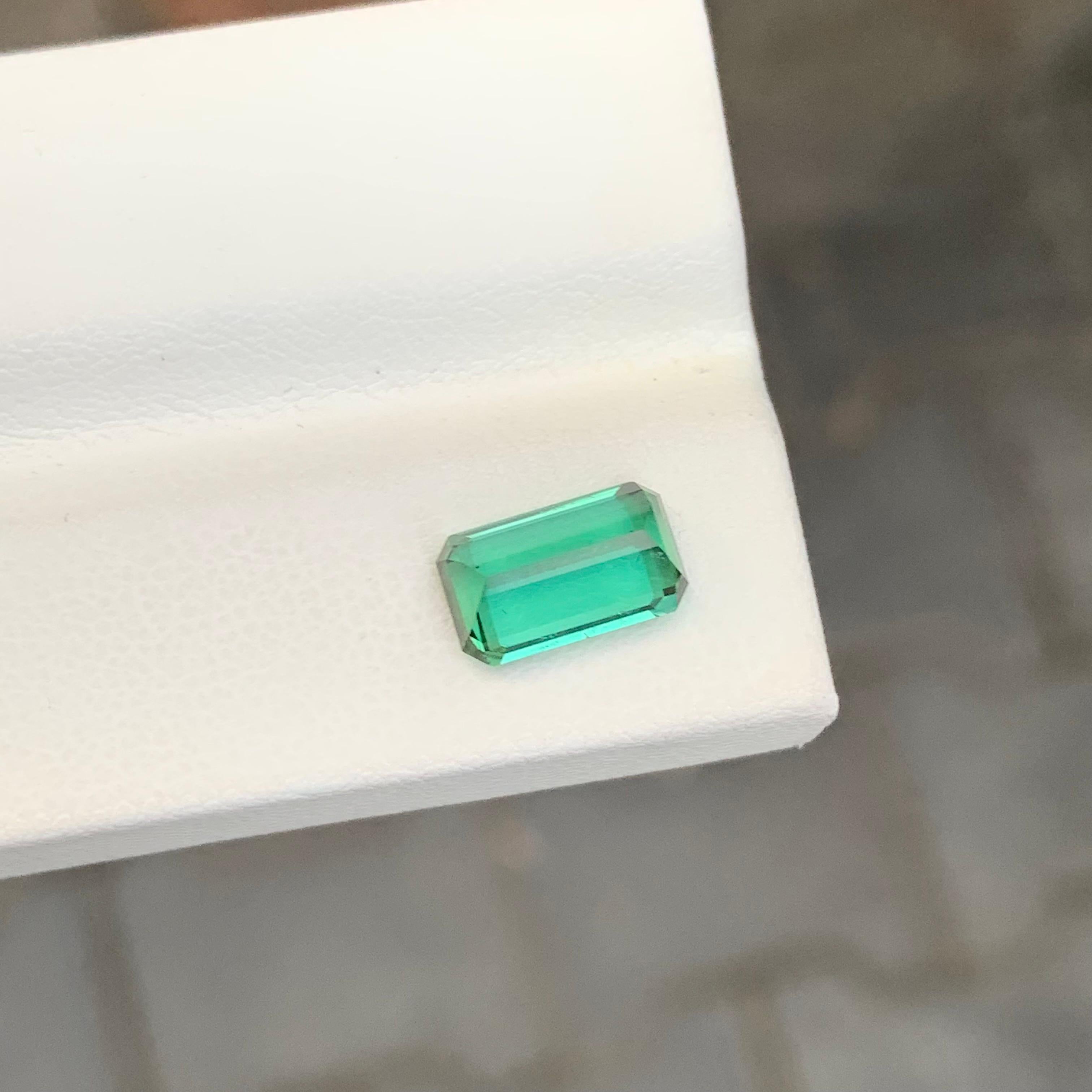 Superbe tourmaline cyan naturelle non sertie de 2,20 carats Unisexe en vente